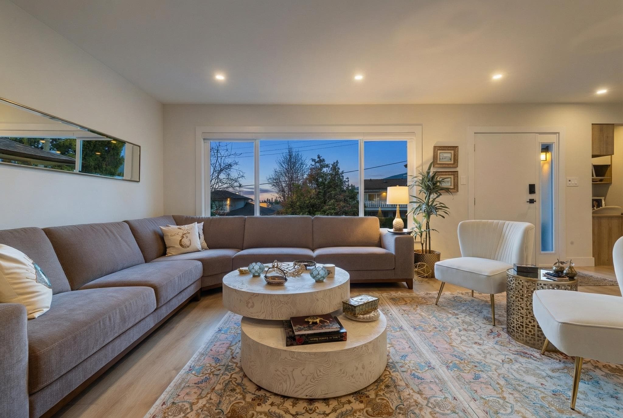 3950 Trenton Place, North Vancouver, V7R 3G5 — photo 2