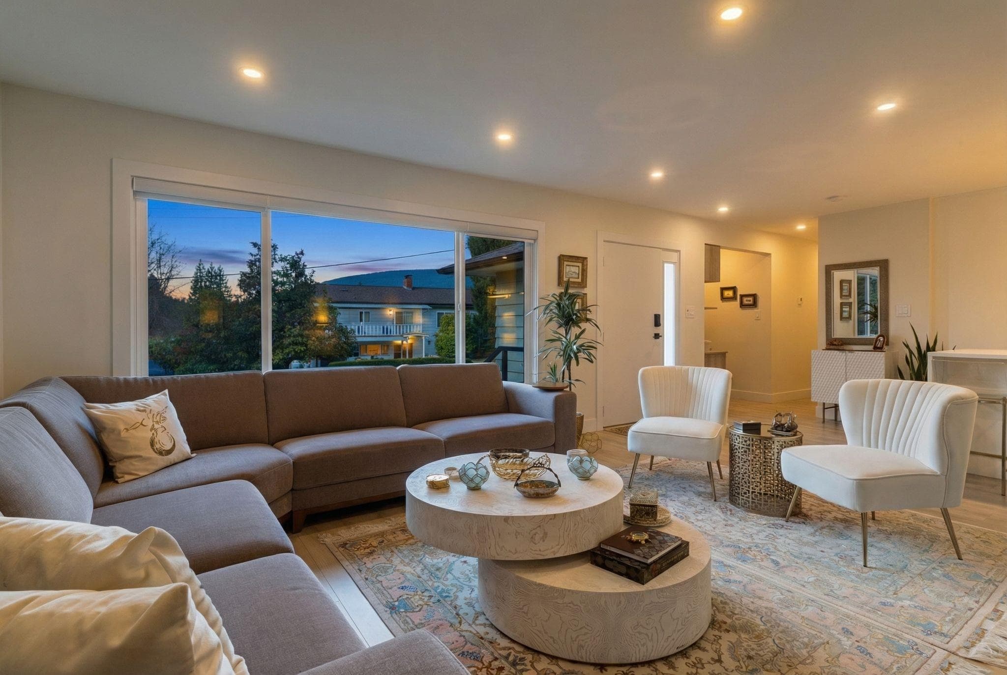 3950 Trenton Place, North Vancouver, V7R 3G5 — photo 3