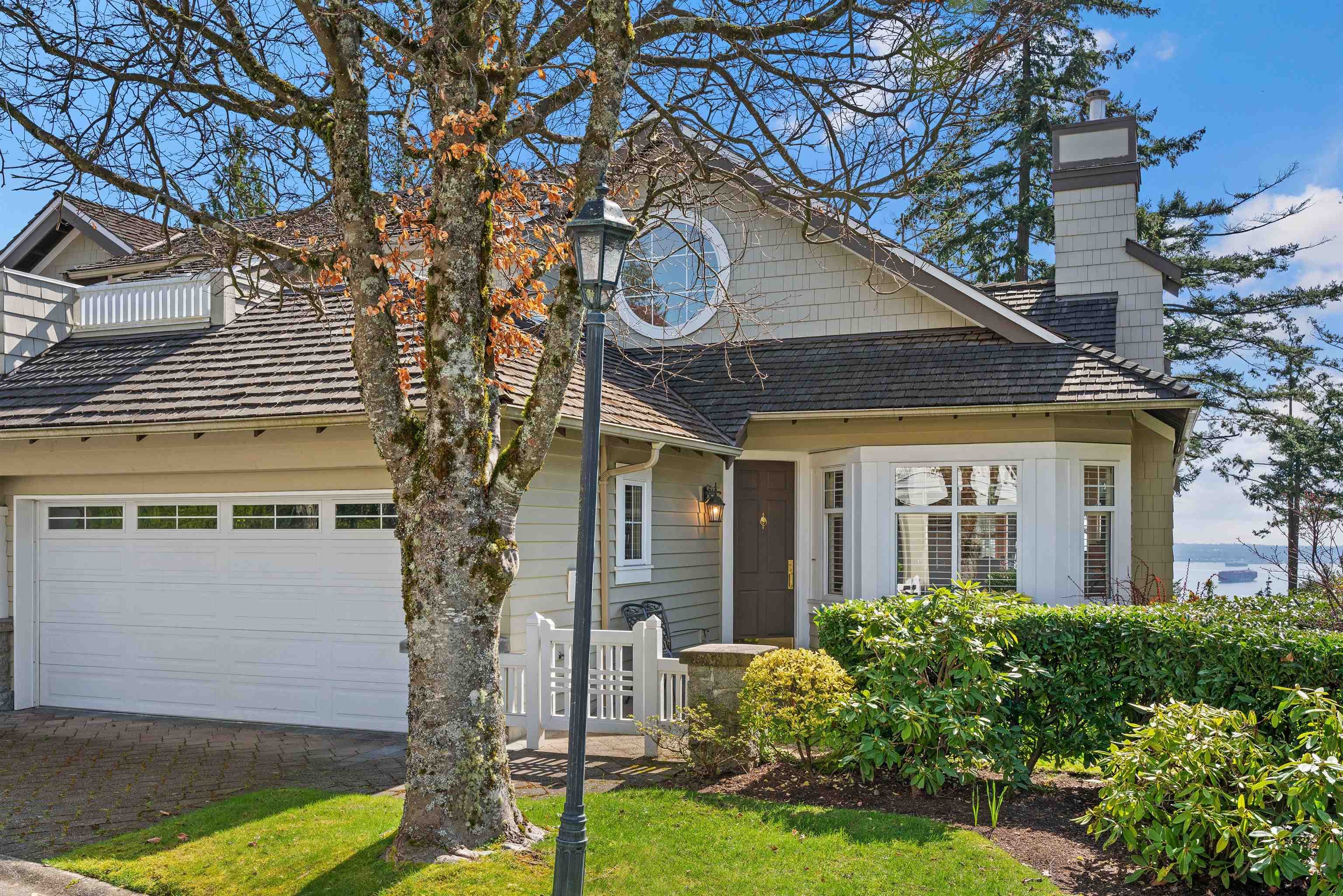 4 - 5110 Alderfeild Place, West Vancouver, V7W 2W7 — photo 1