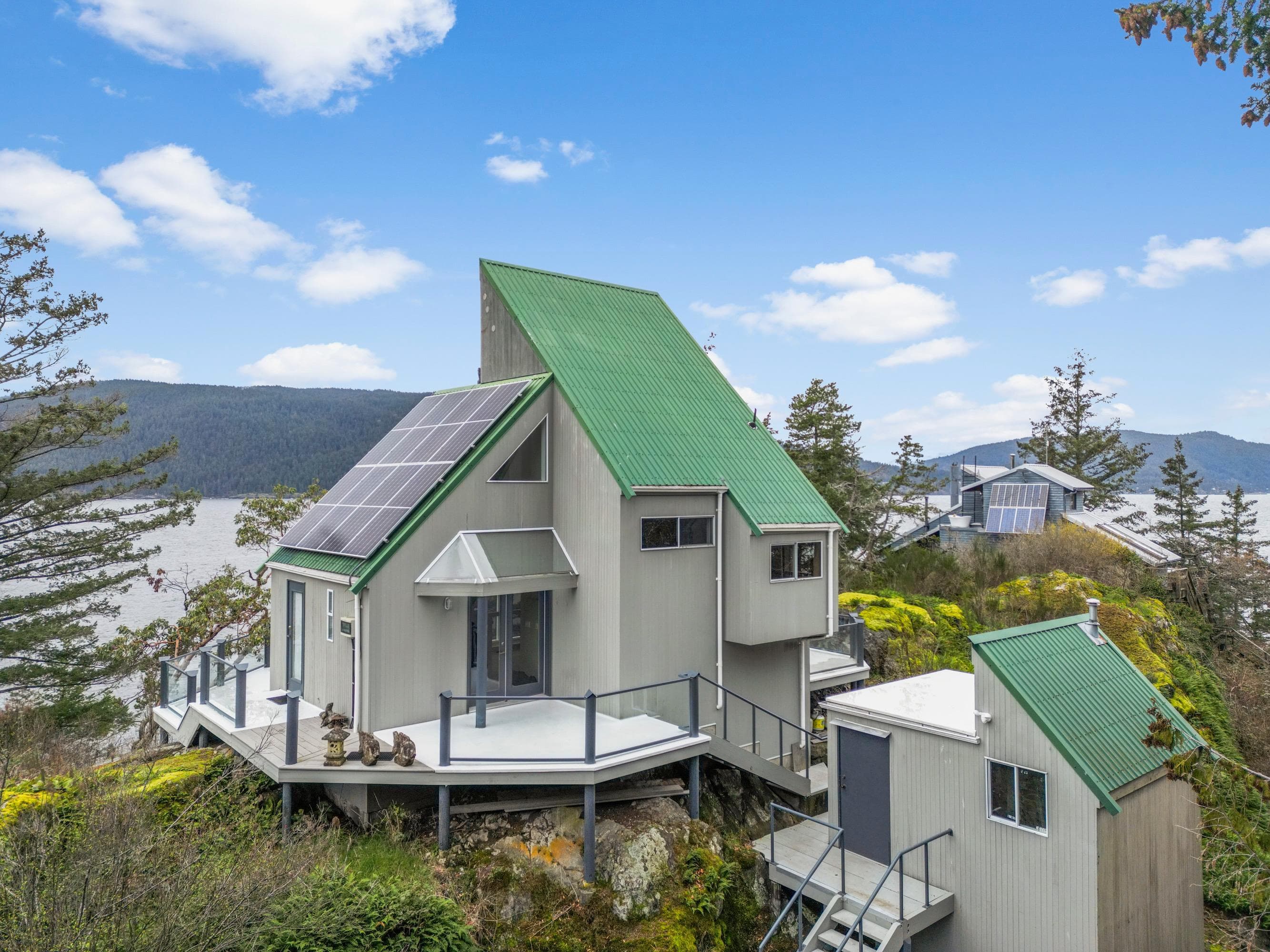 28 Passage Island, Vancouver, V7W 1V7 — photo 1