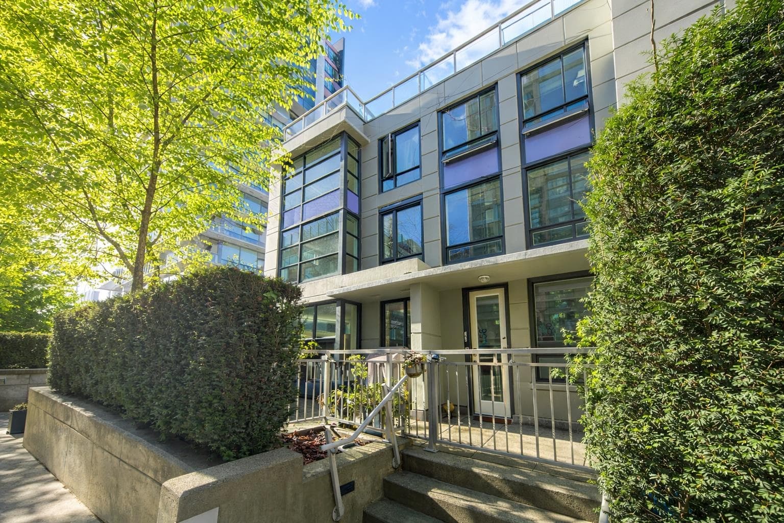 156 W 1st Avenue, Vancouver, V5Y 0H6 — photo 1