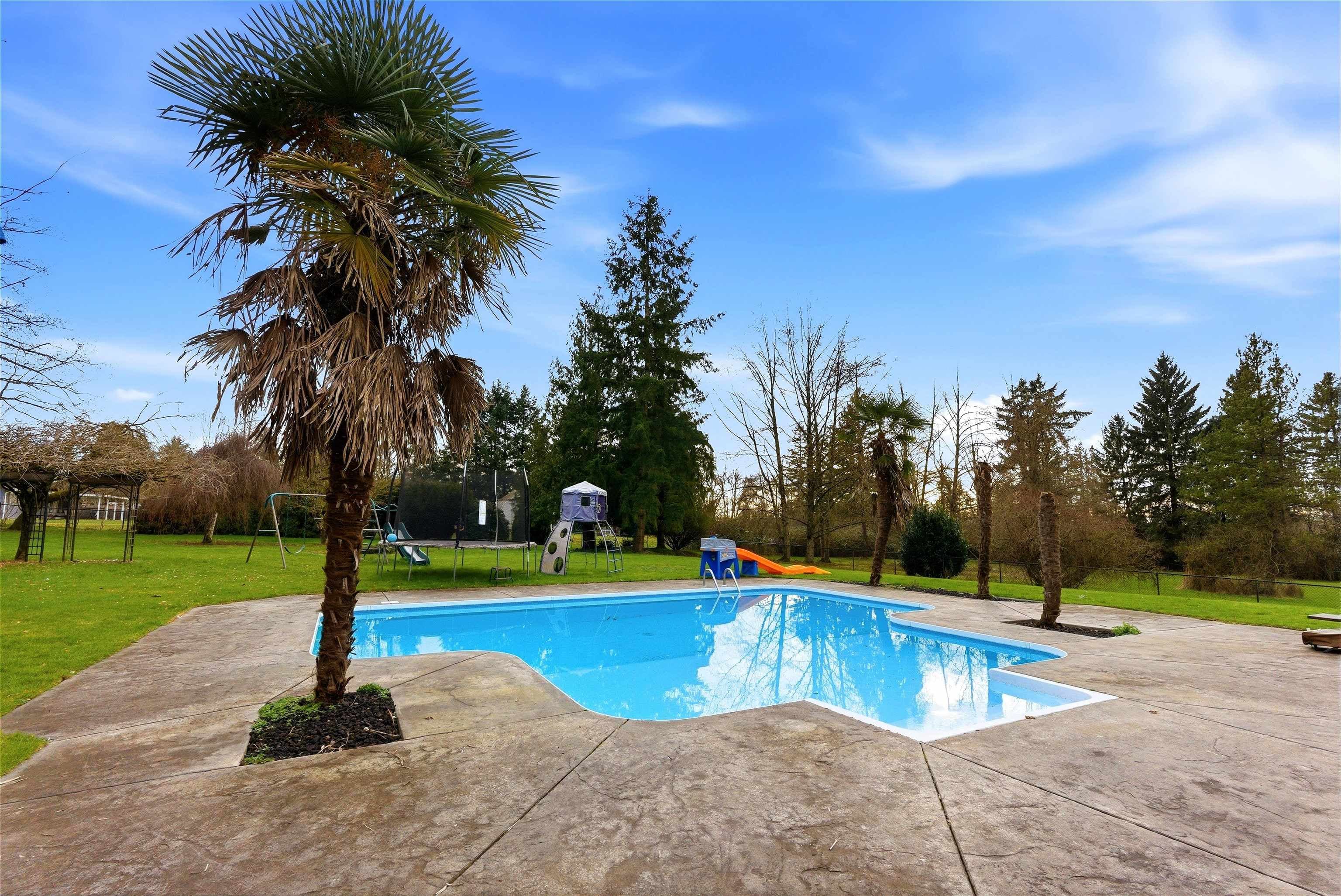 20326 74b Avenue, Surrey, V2Y 1V4 — photo 3