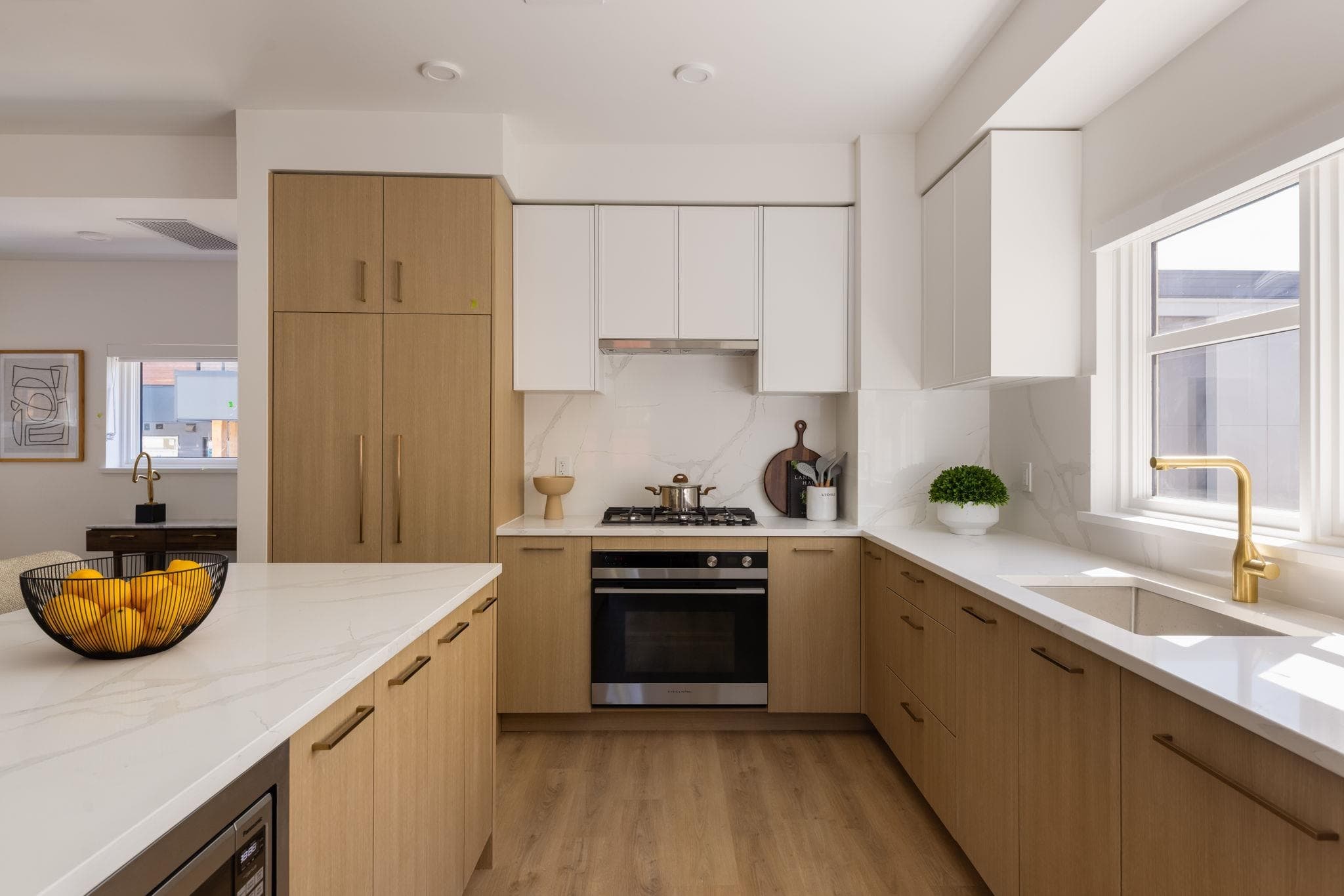 604 Rochester Avenue, Coquitlam, V3K 0J8 — photo 4