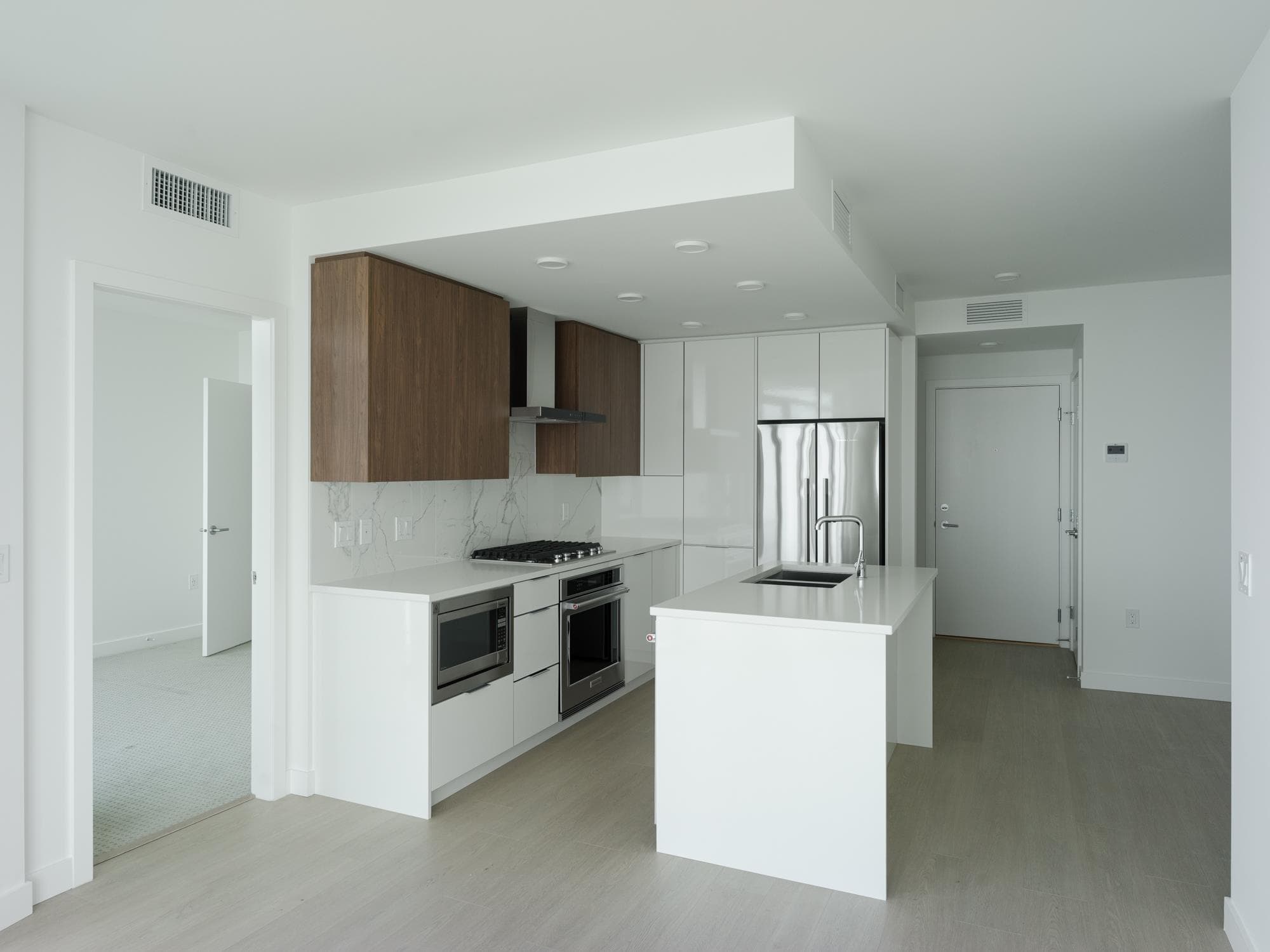 2402 - 7683 Park Crescent, Burnaby, V3N 0J4 — photo 4