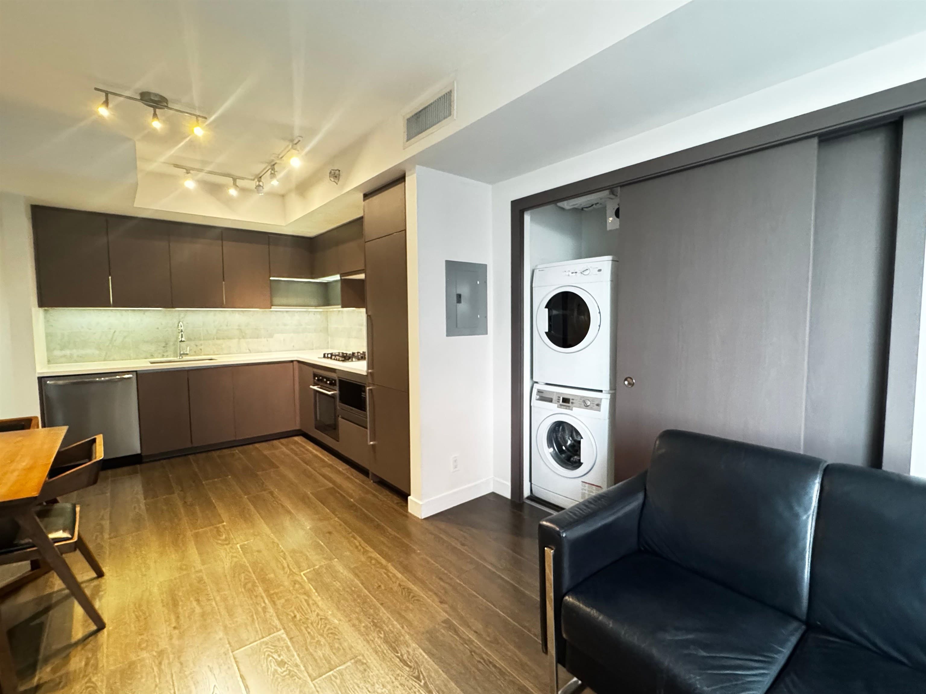 755 - 38 Smithe Street, Vancouver, V6B 0B5 — photo 2