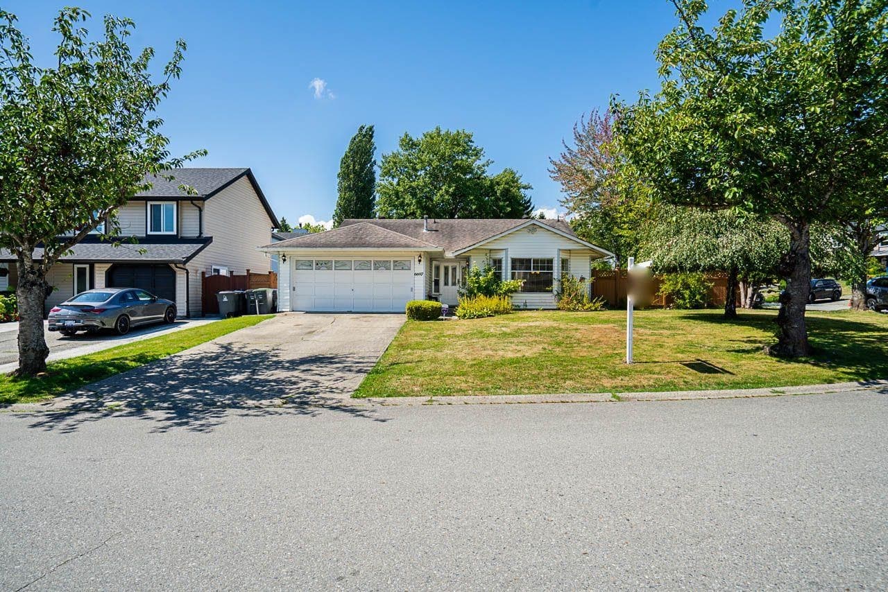 6697 141a Street, Surrey, V3W 9N8 — photo 2