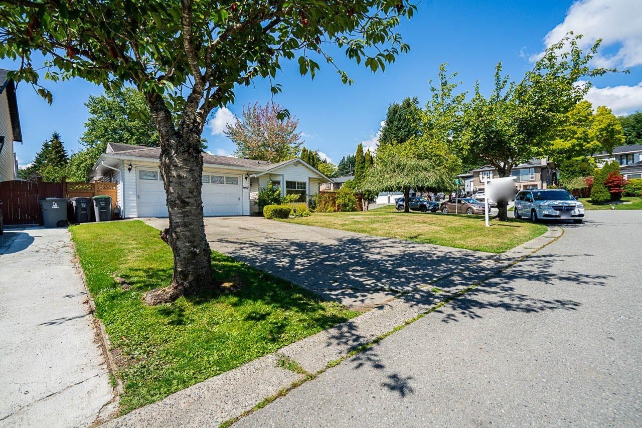 6697 141a Street, Surrey, V3W 9N8 — photo 3