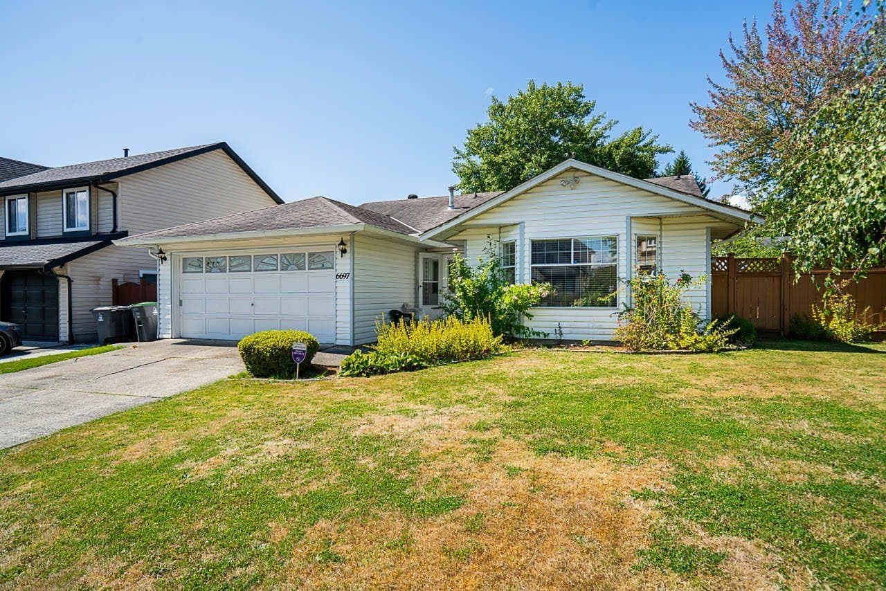 6697 141a Street, Surrey, V3W 9N8 — photo 4