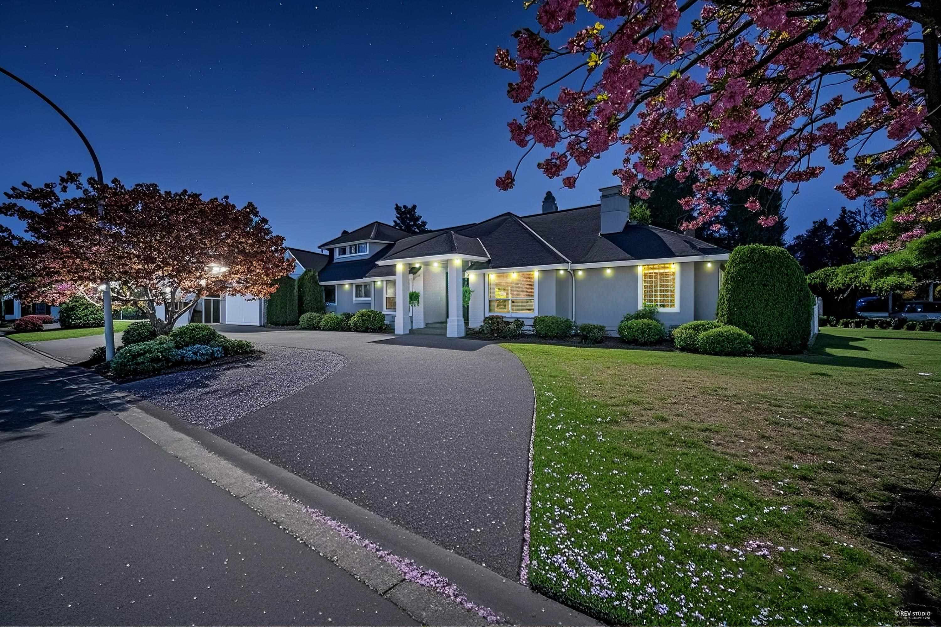13658 19 Avenue, Surrey, V4A 9E9 — photo 1