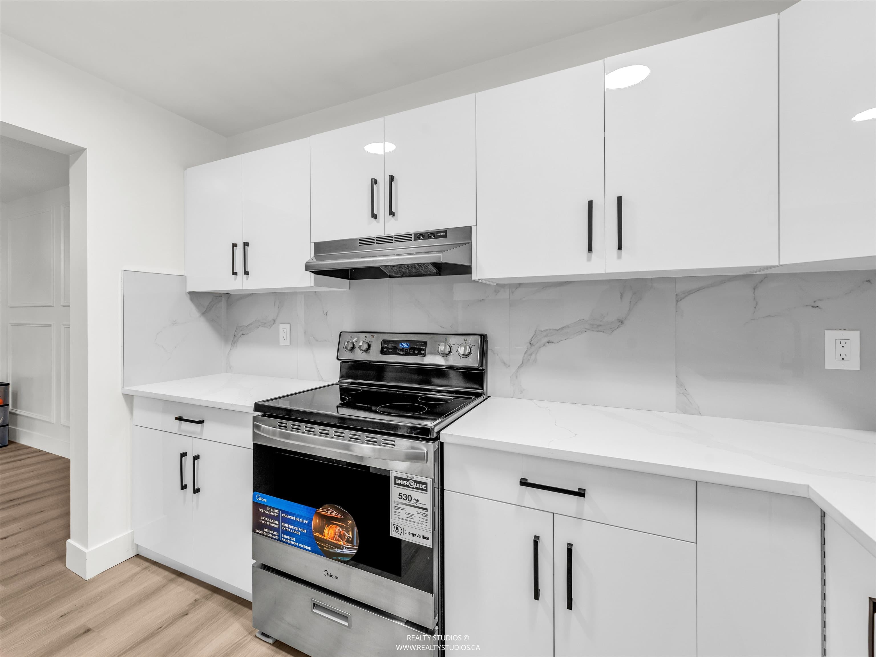 111 - 10698 151a Street, Surrey, V3R 8T5 — photo 4