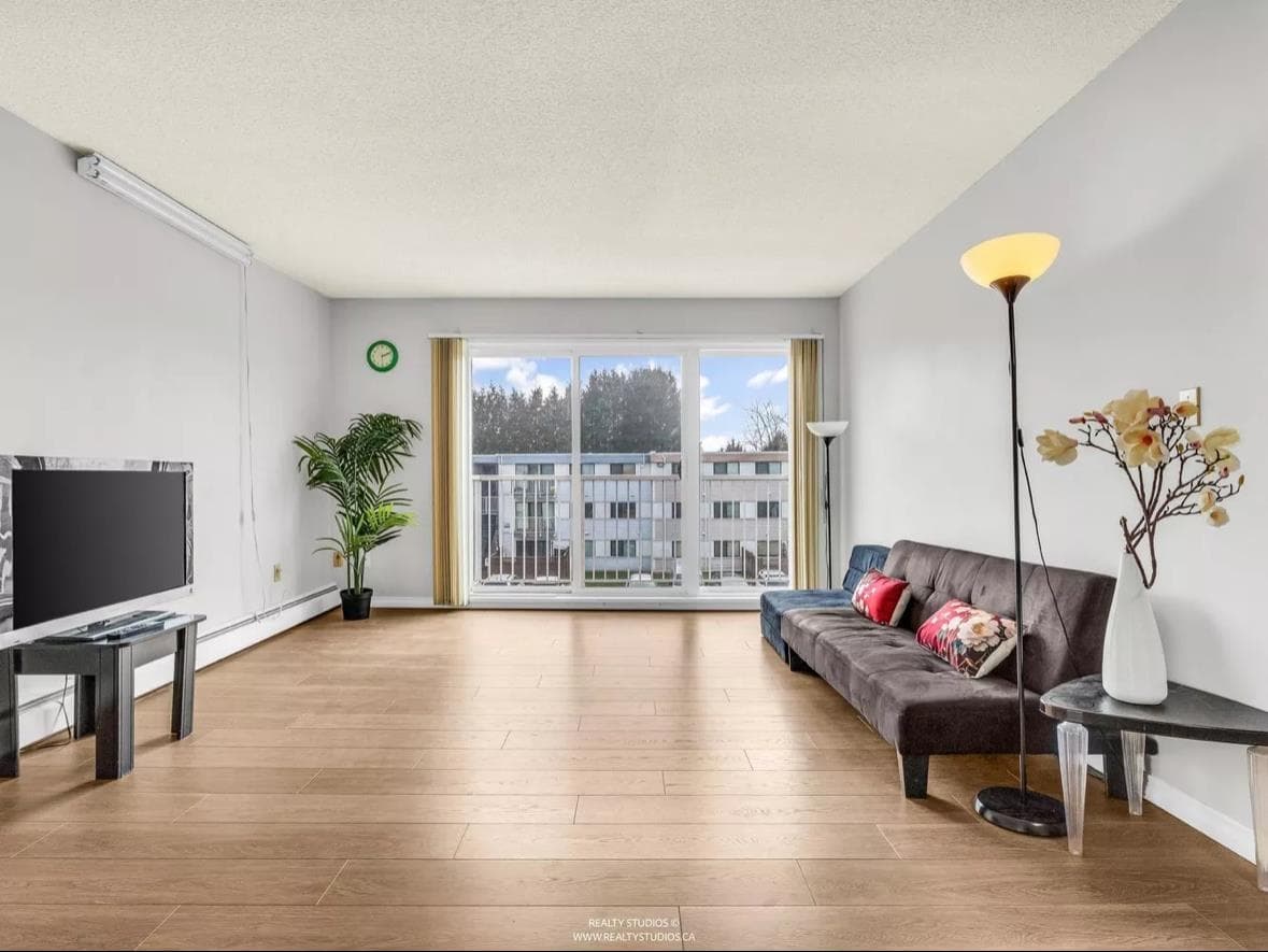 305 - 7260 Lindsay Road, Richmond, V7C 3M6 — photo 1