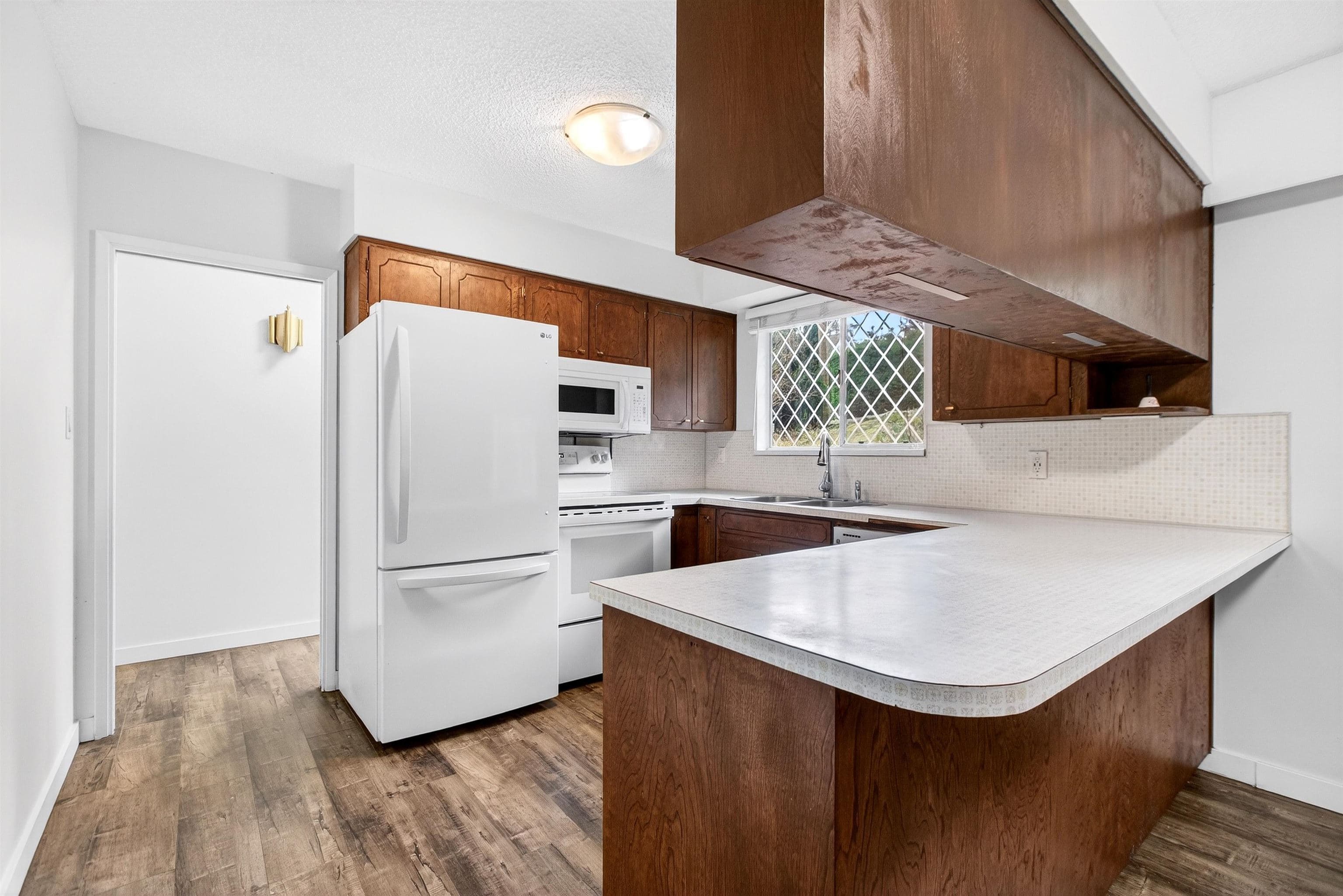 3362 Viewmount Drive, Port Moody, V3H 2L7 — photo 5
