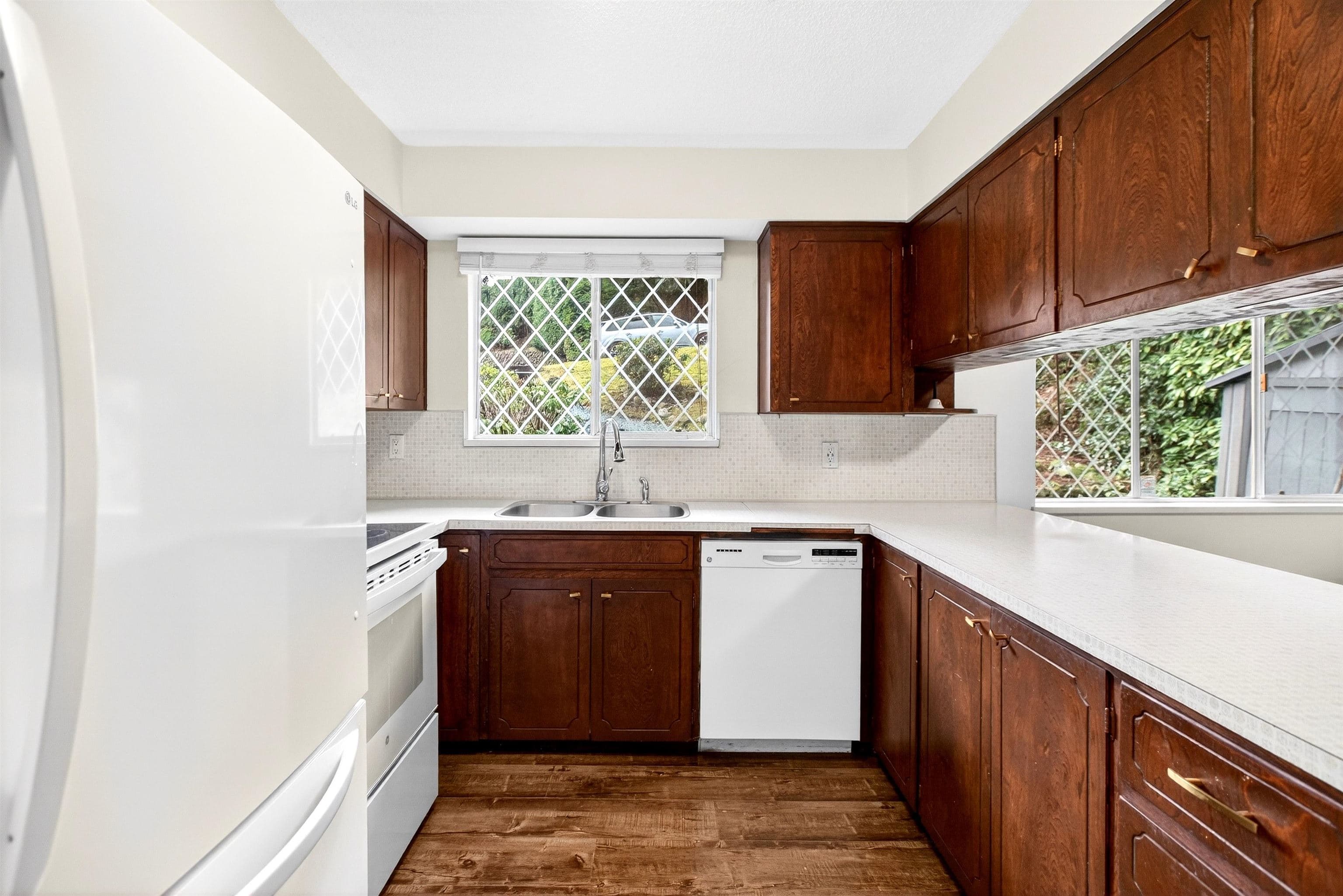 3362 Viewmount Drive, Port Moody, V3H 2L7 — photo 4