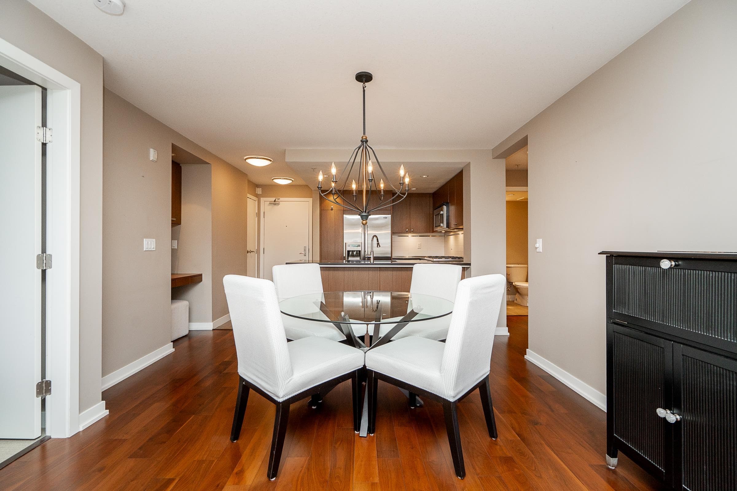 303 - 2950 King George Boulevard, Surrey, V4P 0E5 — photo 5