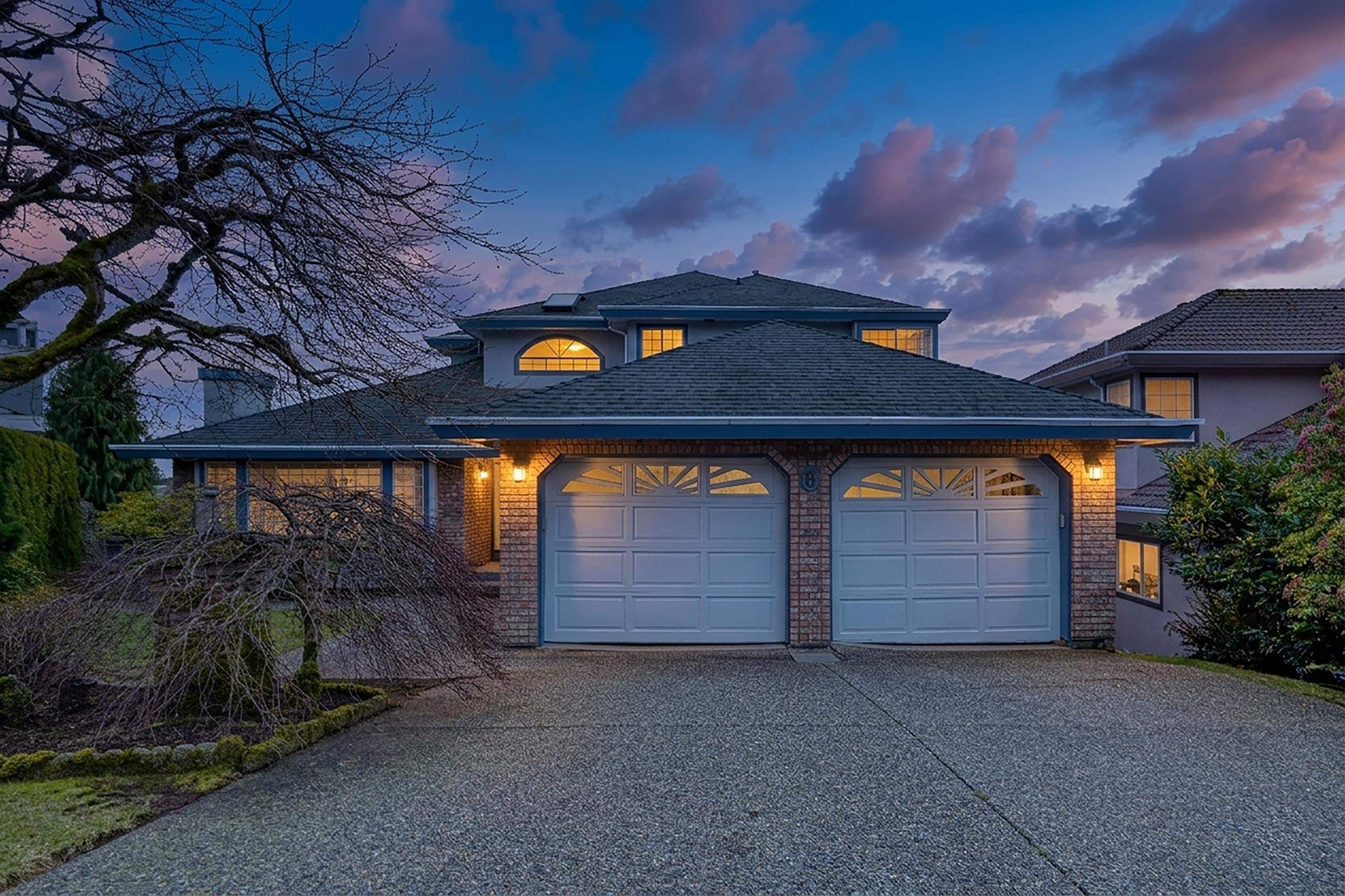 8 Greystone Place, Port Moody, V3H 4T5 — photo 1