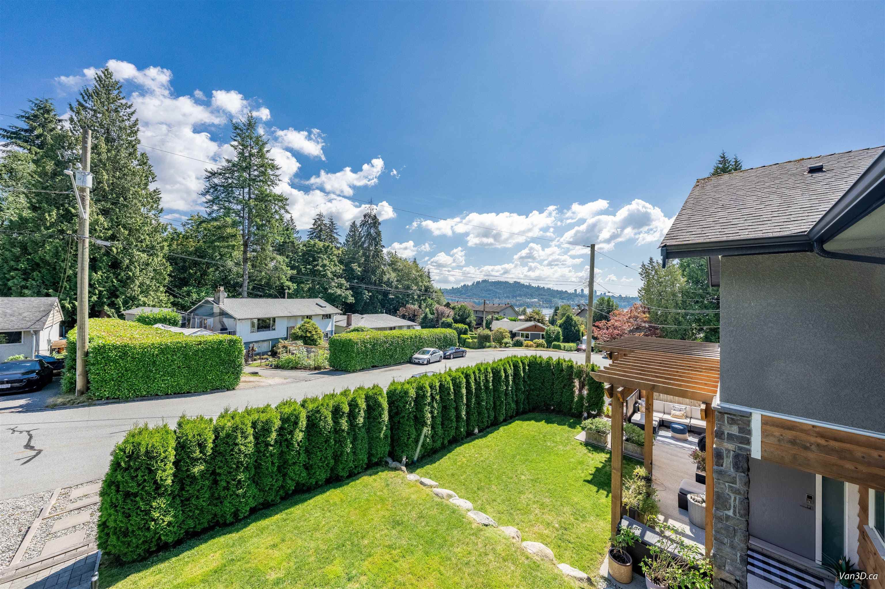 949 Hartford Place, North Vancouver, V7H 2J8 — photo 2