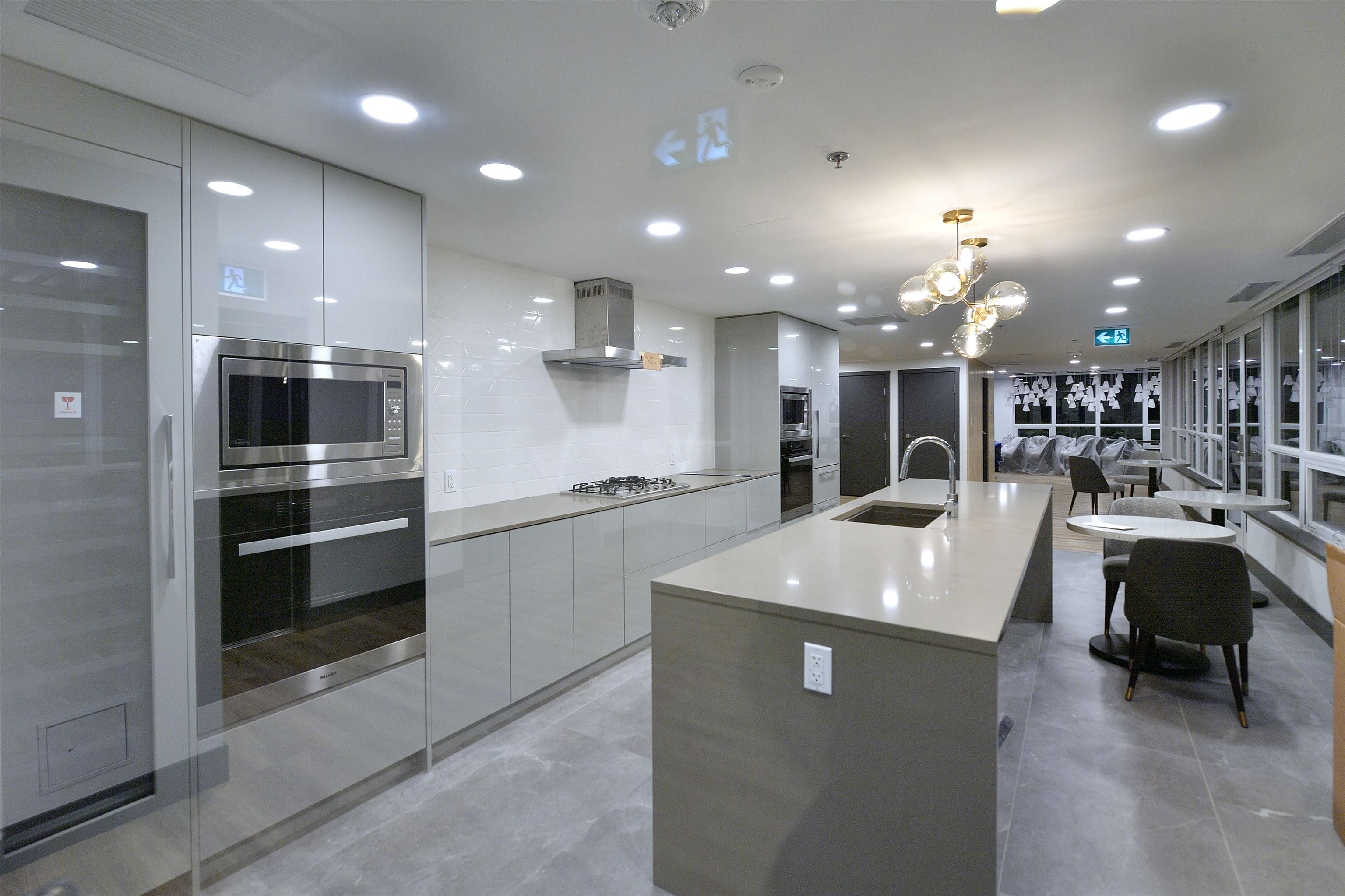1703 - 1675 Lions Gate Lane, North Vancouver, V7P 3B4 — photo 4