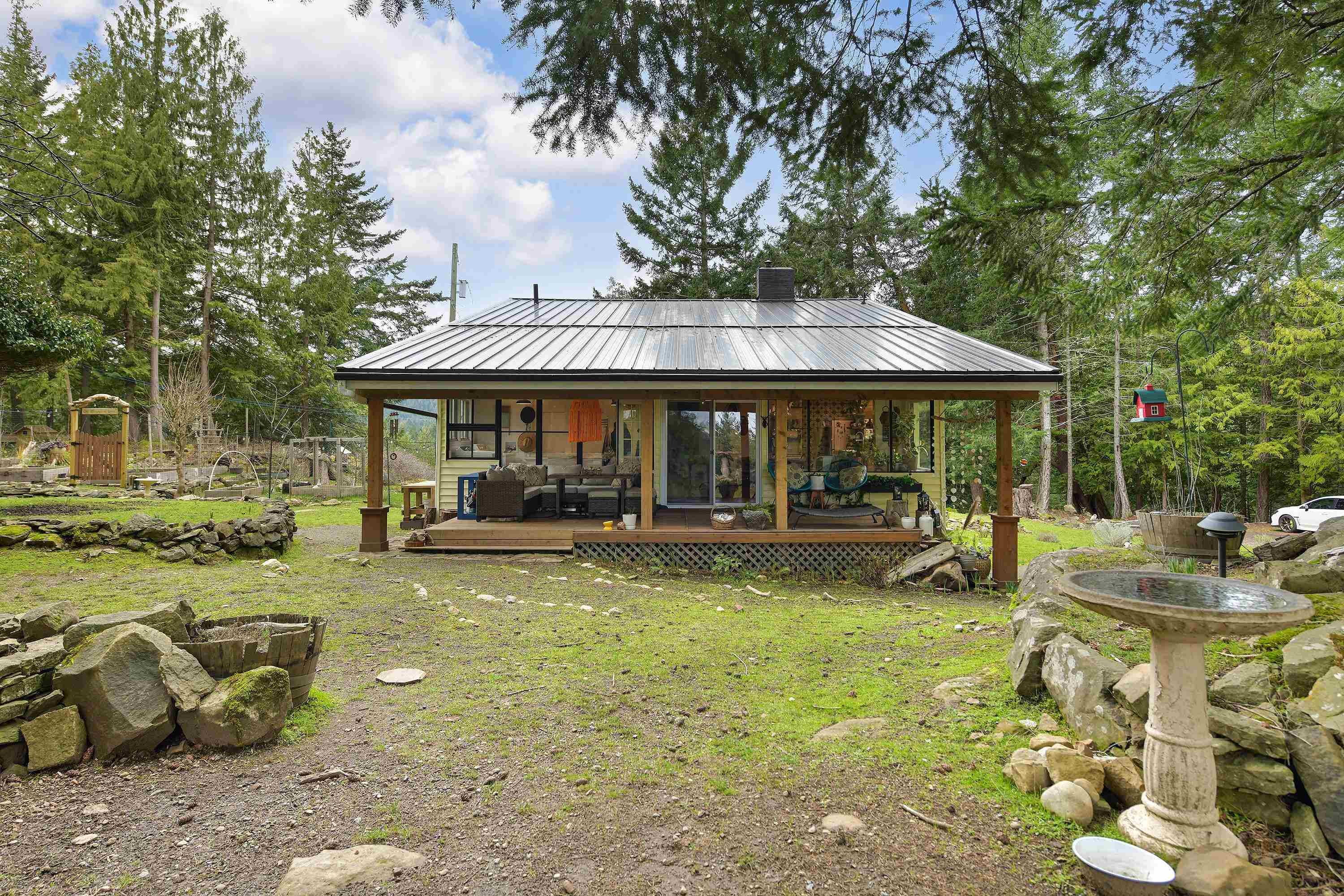 370 Campbell Bay Road, Mayne Island, V0N 2J1 — photo 2