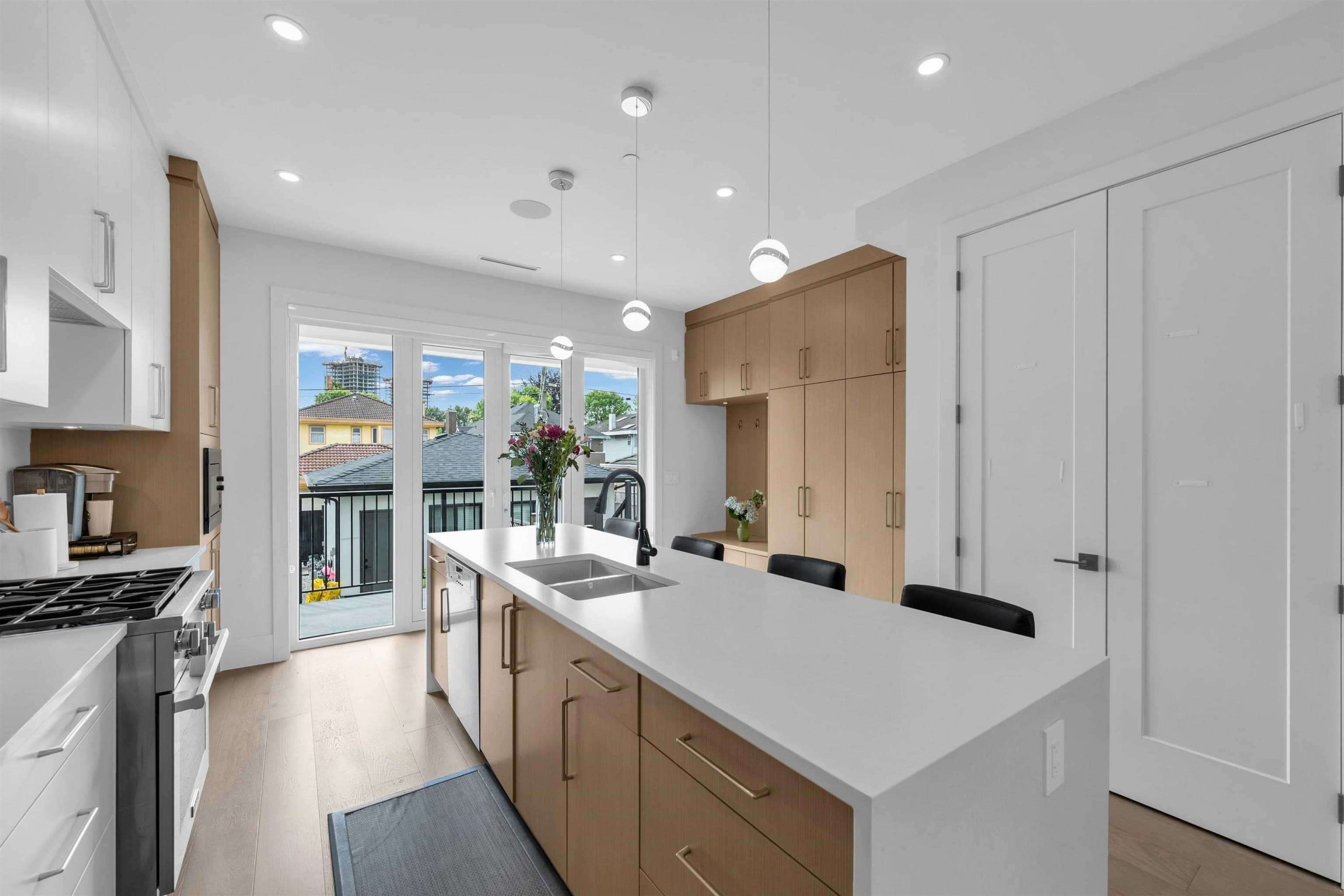 1 - 560 W 63rd Avenue, Vancouver, V6P 2G8 — photo 5