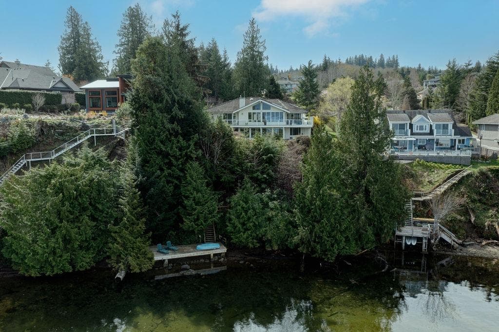 6484 N Gale Avenue, Sechelt, V7Z 0L1 — photo 3