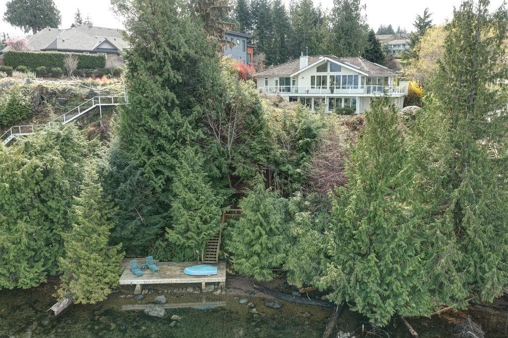 6484 N Gale Avenue, Sechelt, V7Z 0L1 — photo 4