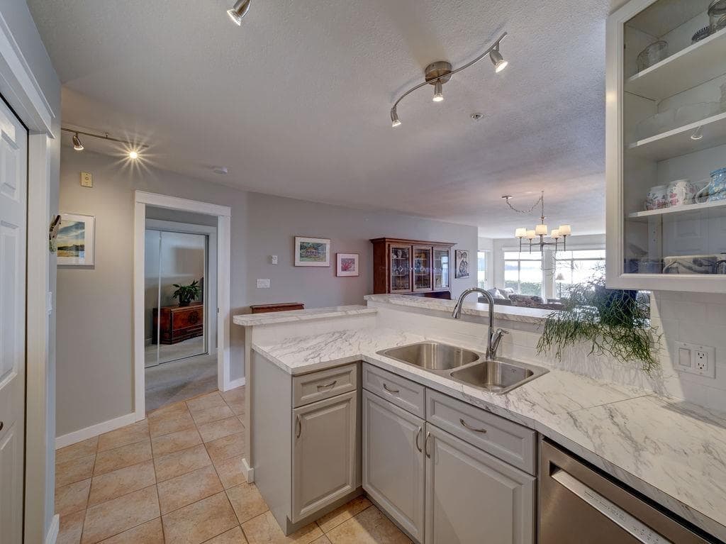 103 - 5470 Inlet Avenue, Sechelt, V7Z 0H4 — photo 5