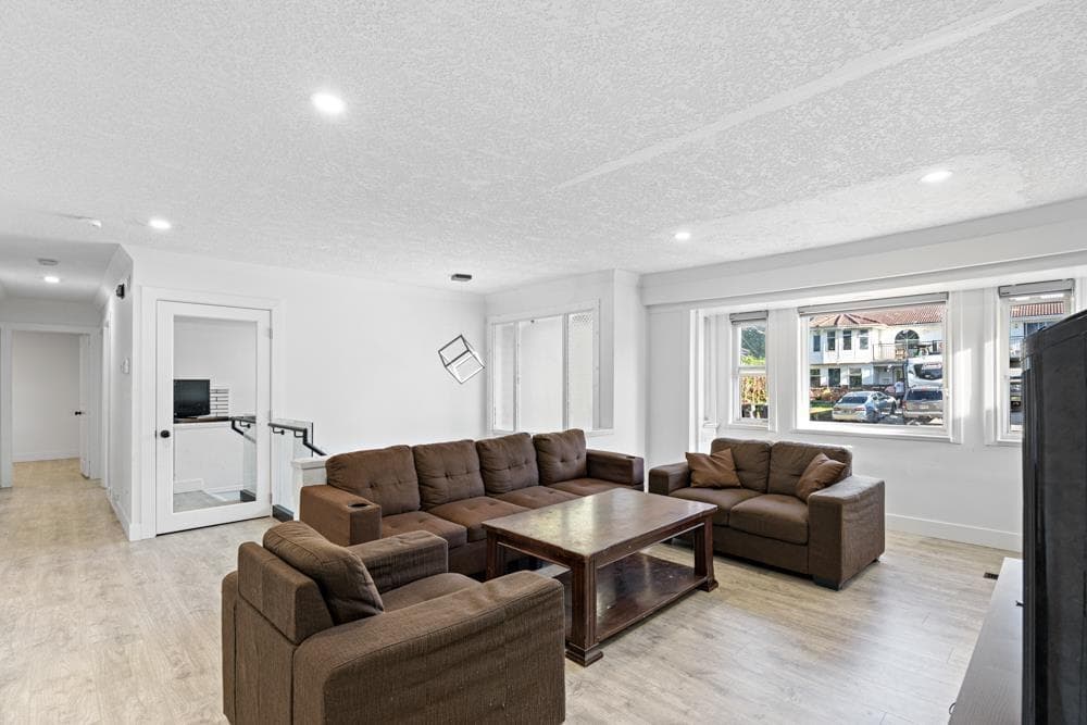13115 107a Avenue, Surrey, V3T 2G9 — photo 2