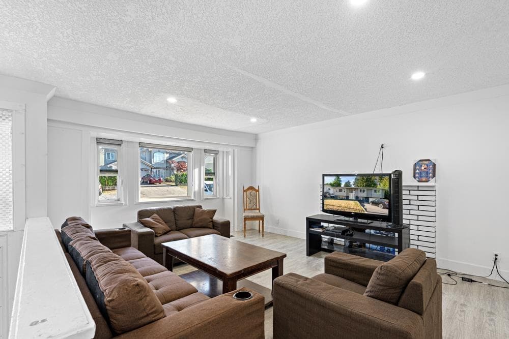 13115 107a Avenue, Surrey, V3T 2G9 — photo 3