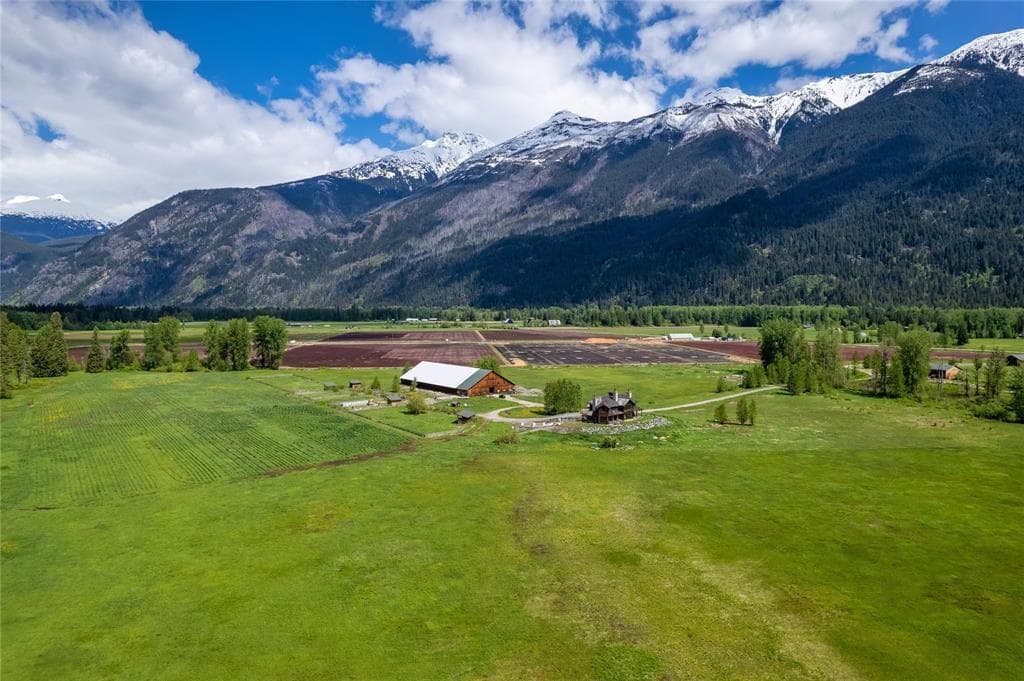 9115 Pemberton Meadows Road, Pemberton, V0N 2L2 — photo 3