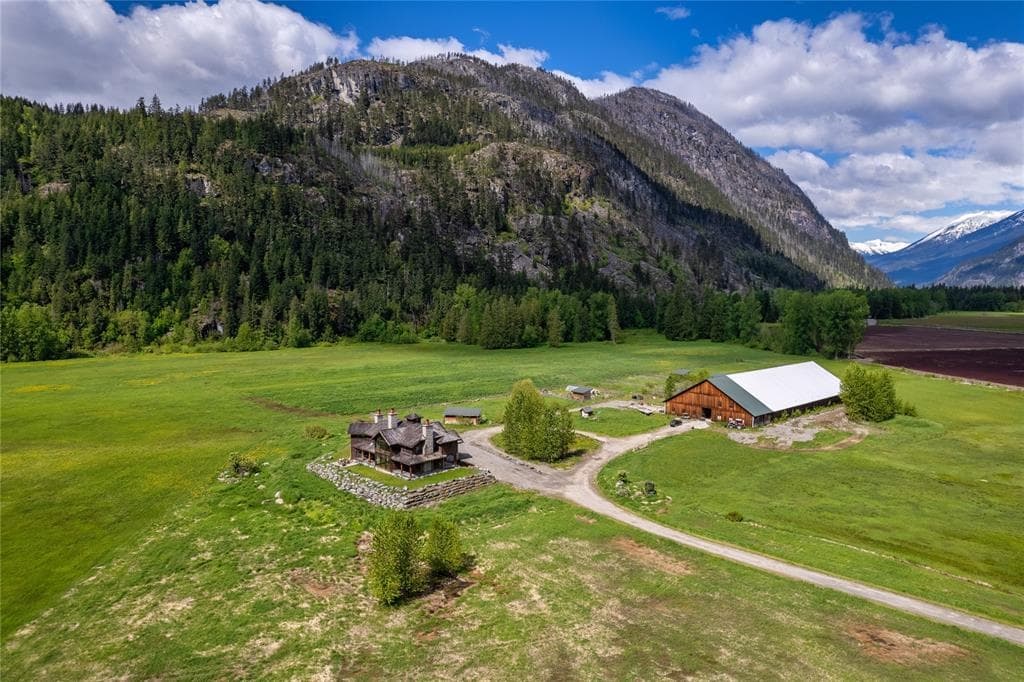 9115 Pemberton Meadows Road, Pemberton, V0N 2L2 — photo 4