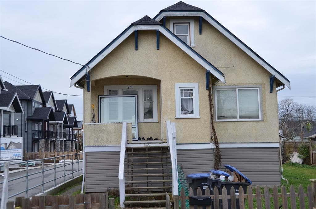 253 Boyne Street, New Westminster, V3M 5J7 — photo 1