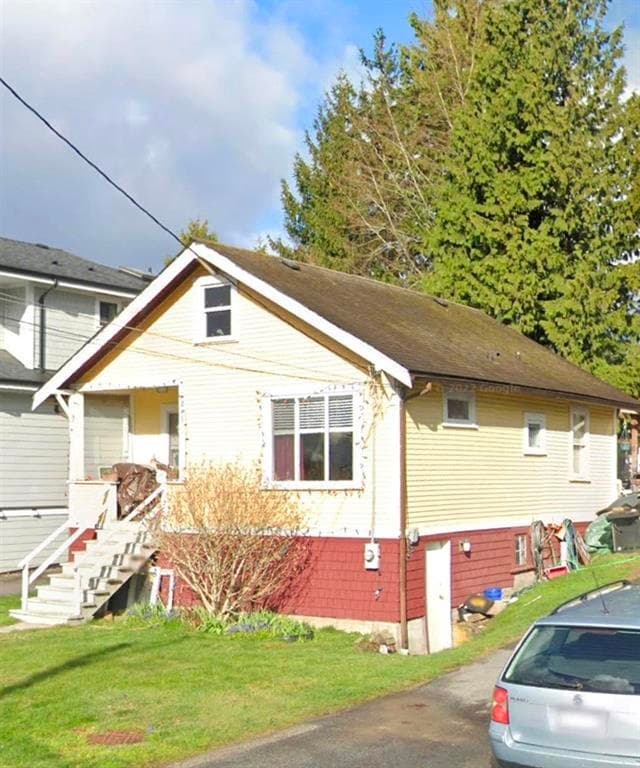 215 Ninth Avenue, New Westminster, V3L 2A2 — photo 1