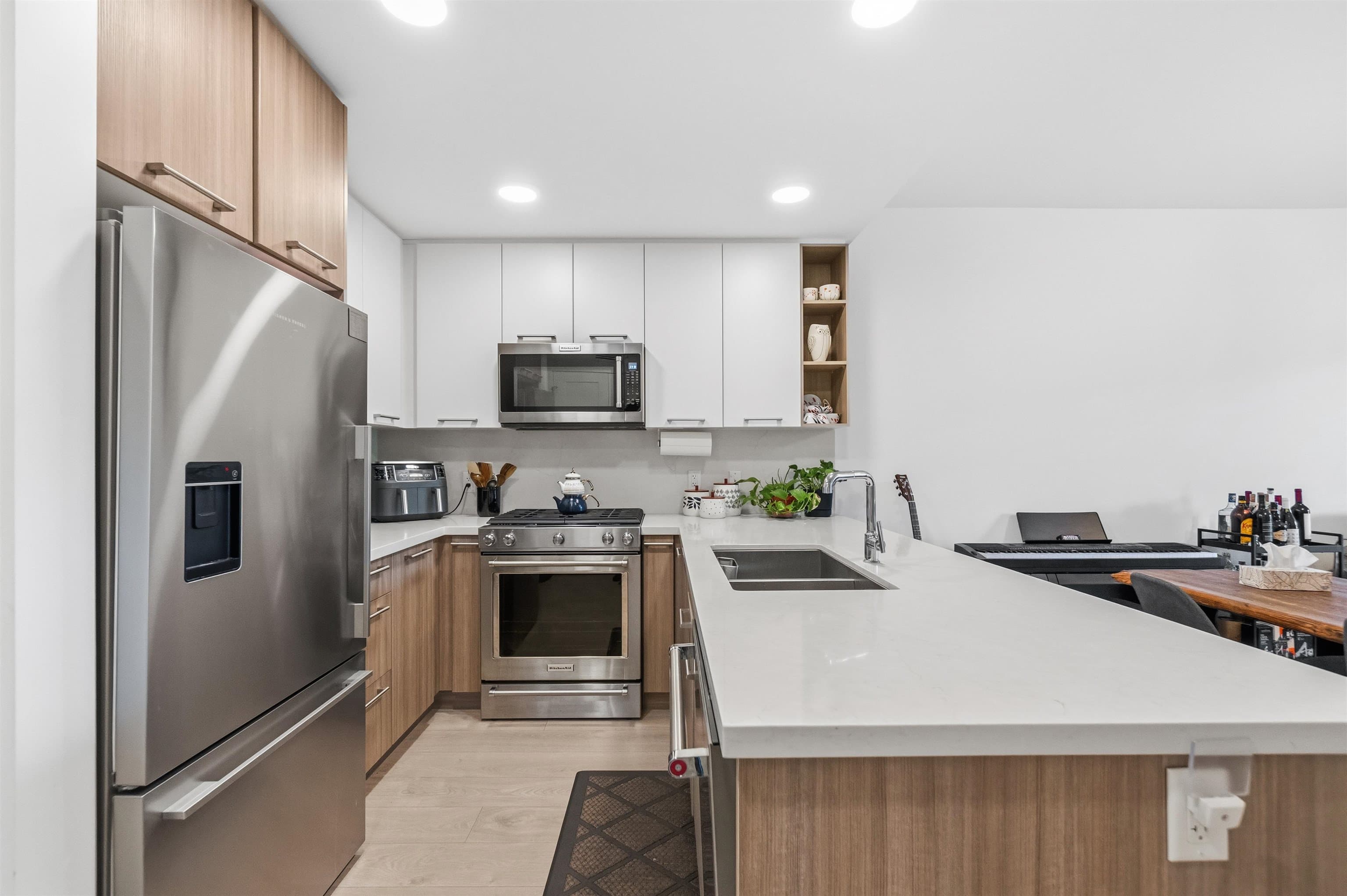 313 - 14022 North Bluff Road, White Rock, V4B 0B7 — photo 3