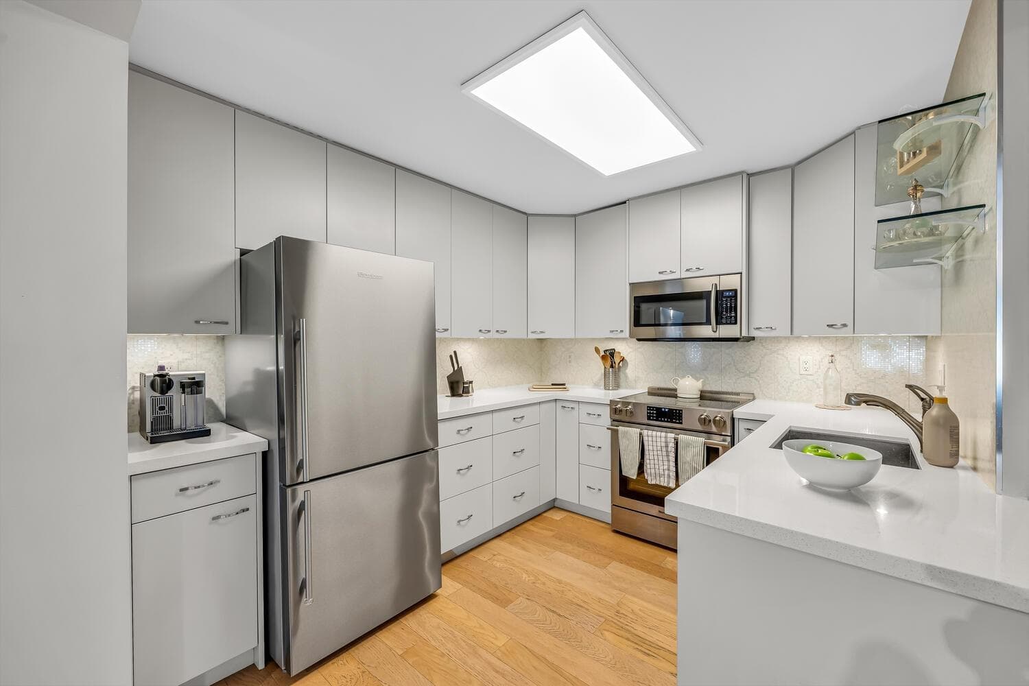 302 - 3461 Curle Avenue, Burnaby, V5G 4P4 — photo 3