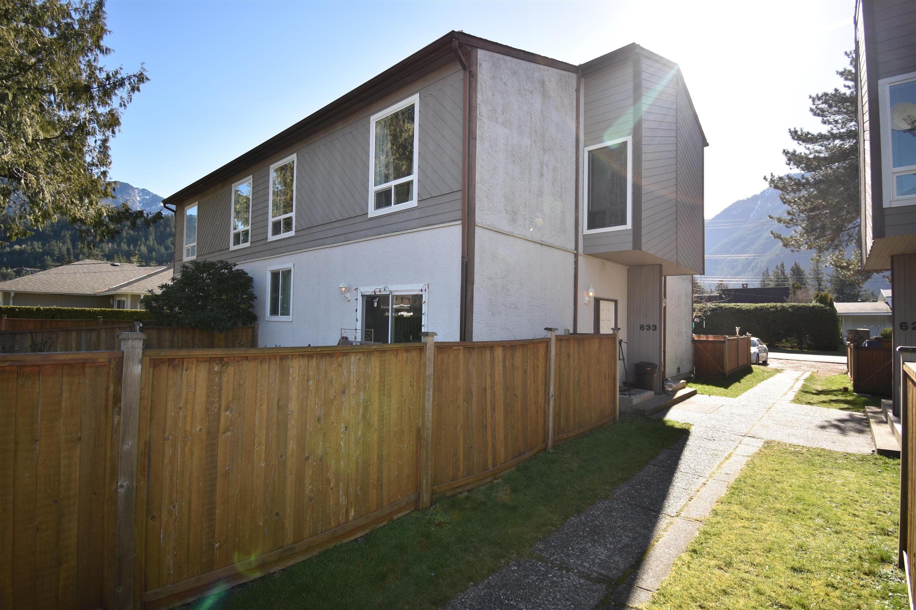 633 Douglas Street, Hope, V0X 1L0 — photo 1