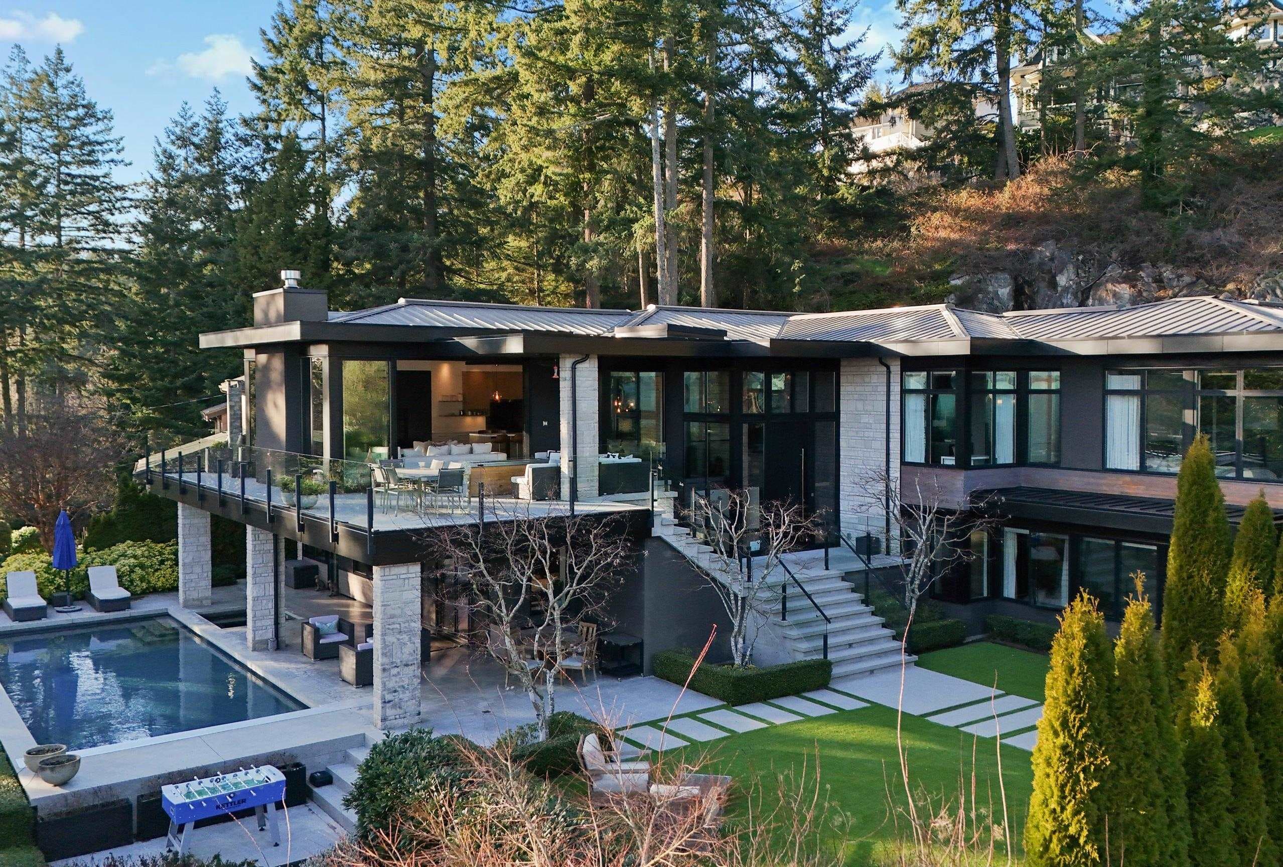 4799 Clovelly Walk, West Vancouver, V7W 1H7 — photo 1