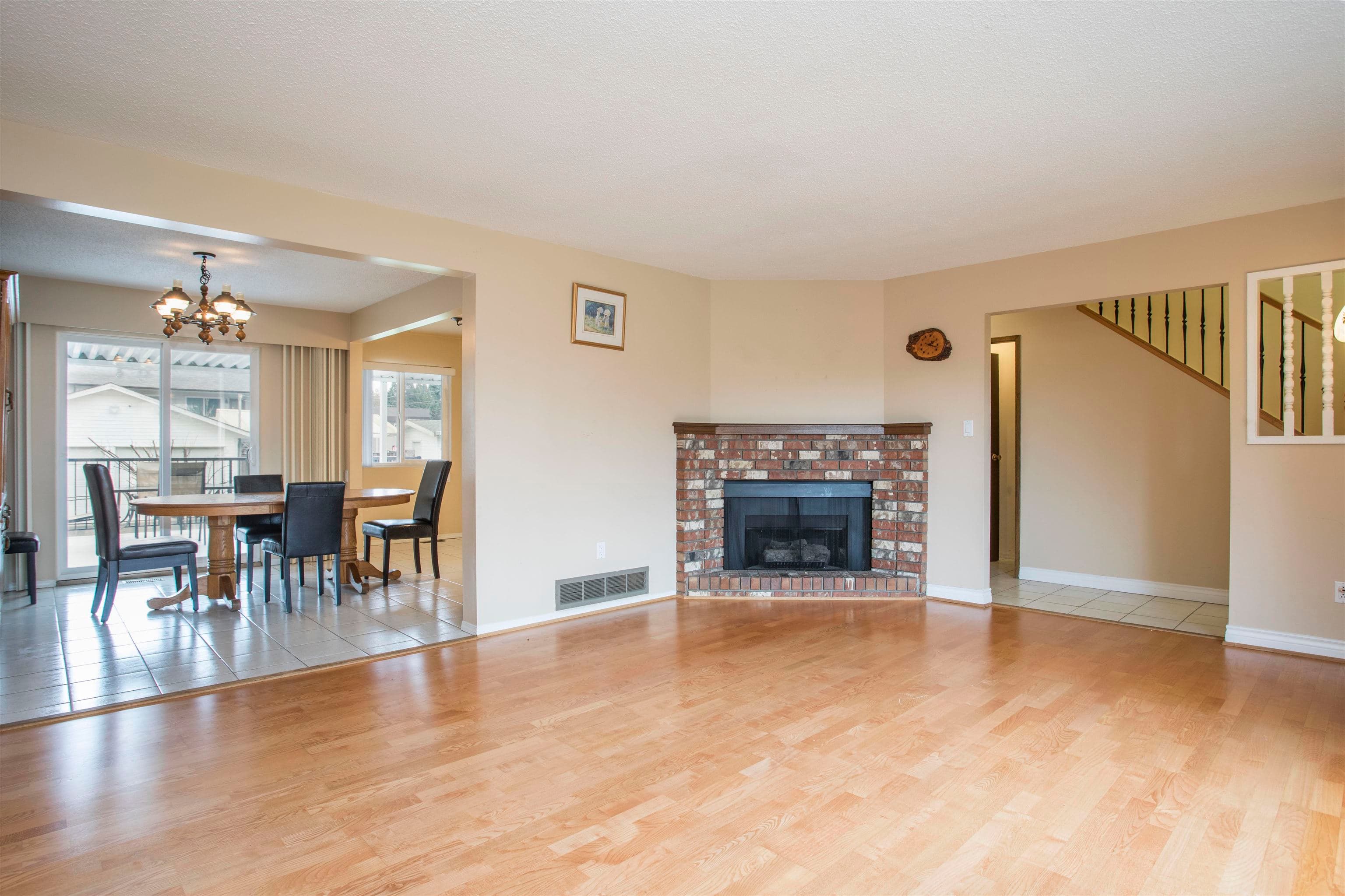 1570 - 1572 Giles Place, Burnaby, V5A 3K6 — photo 4
