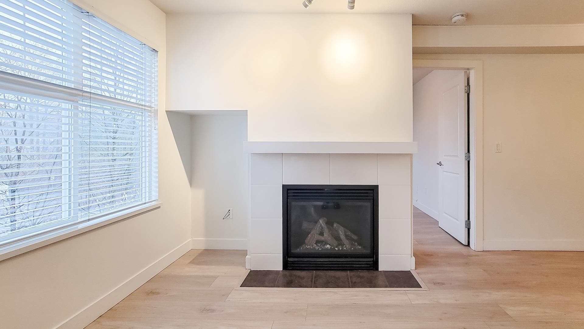405 - 3260 St Johns Street, Port Moody, V3H 0B9 — photo 4