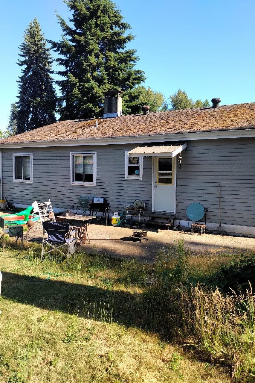 569 Thompson Avenue, Coquitlam, V3J 3Z9 — photo 2