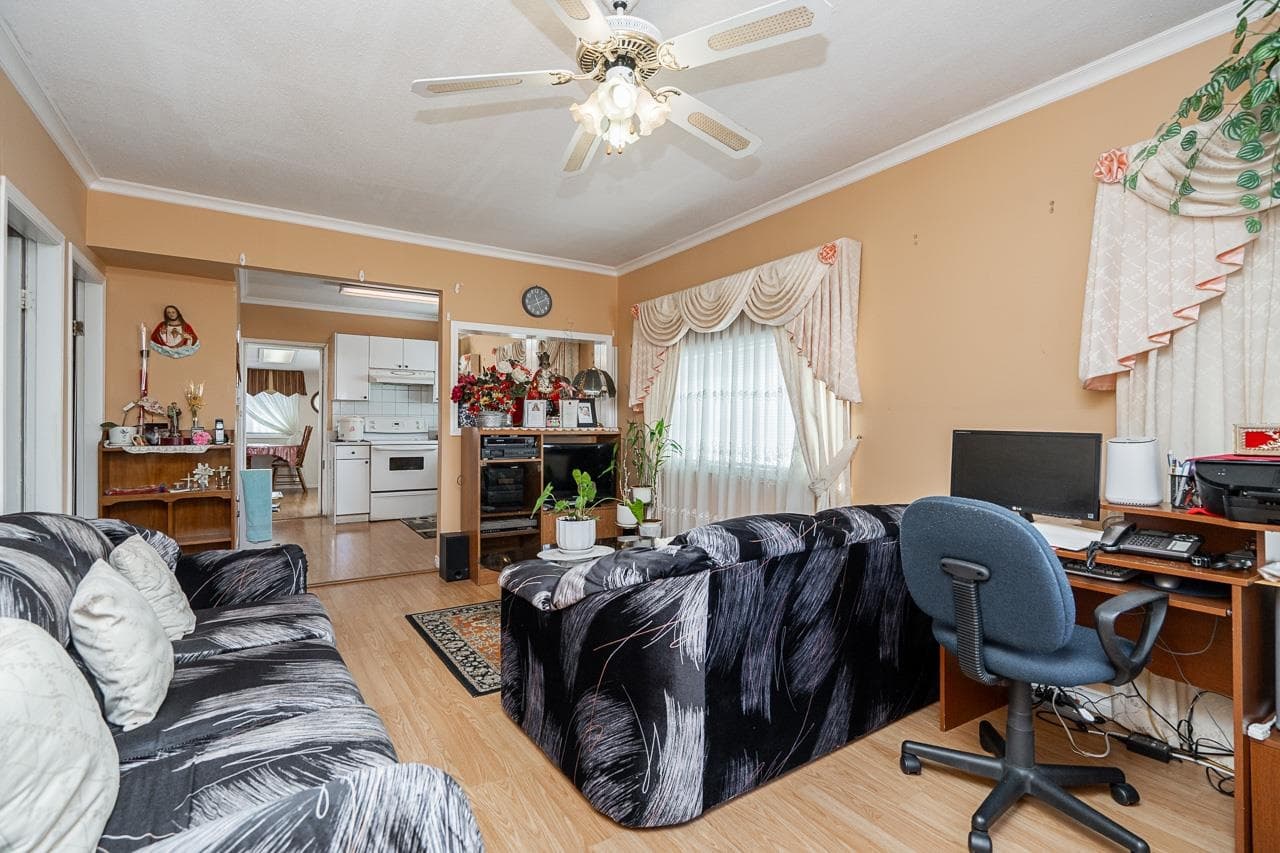 4712 Victoria Drive, Vancouver, V5N 4P1 — photo 1
