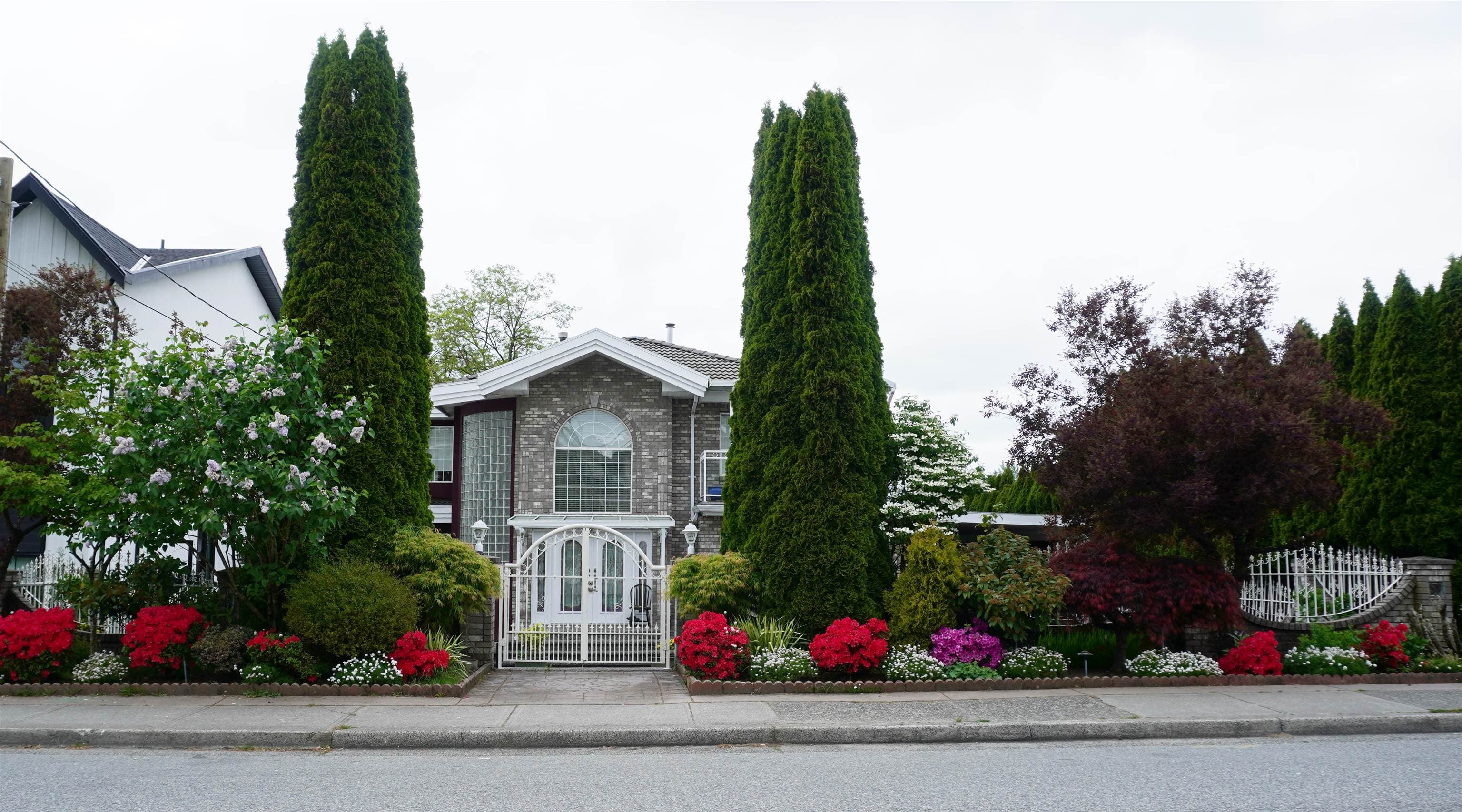 8675 Armstrong Avenue, Burnaby, V3N 2H4 — photo 1