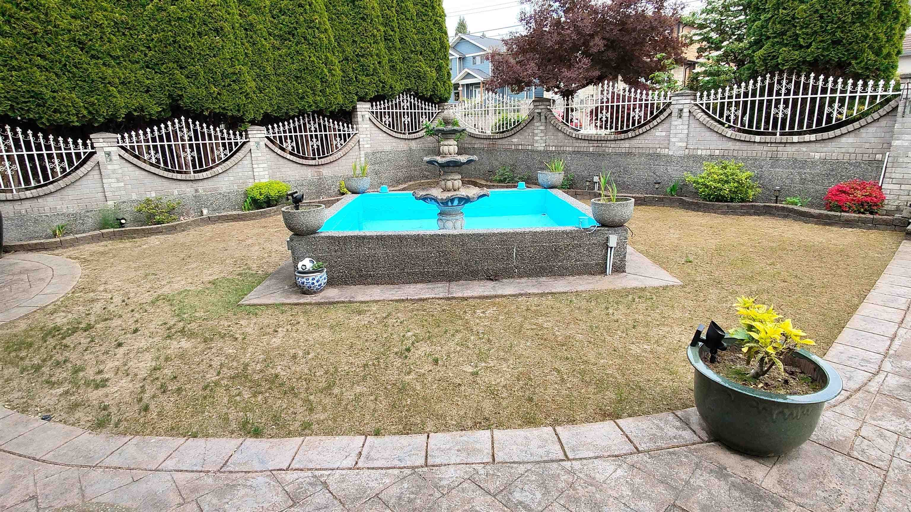 8675 Armstrong Avenue, Burnaby, V3N 2H4 — photo 5