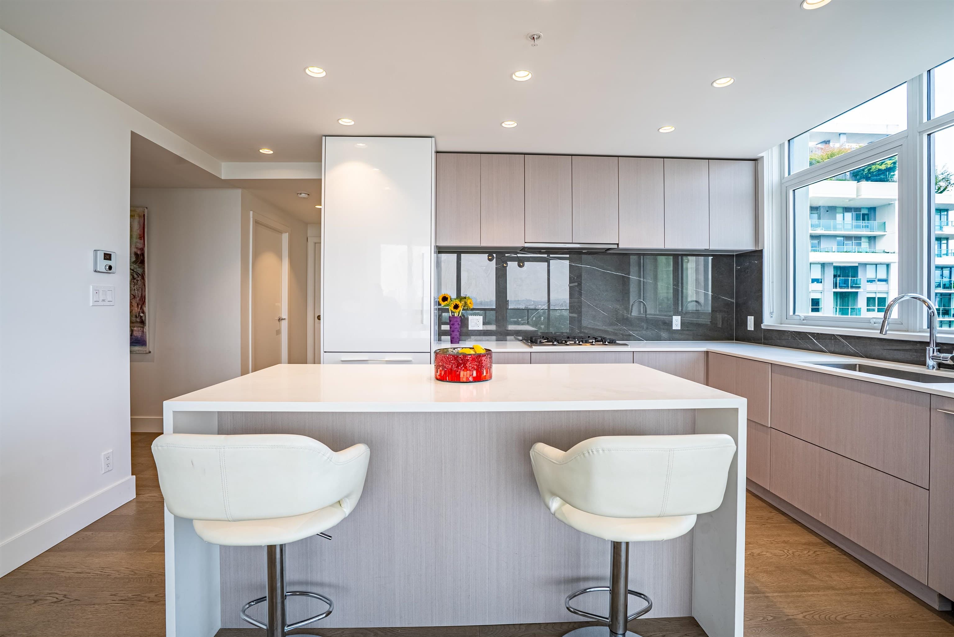 1601 - 1632 Lions Gate Lane, North Vancouver, V7P 0E2 — photo 2