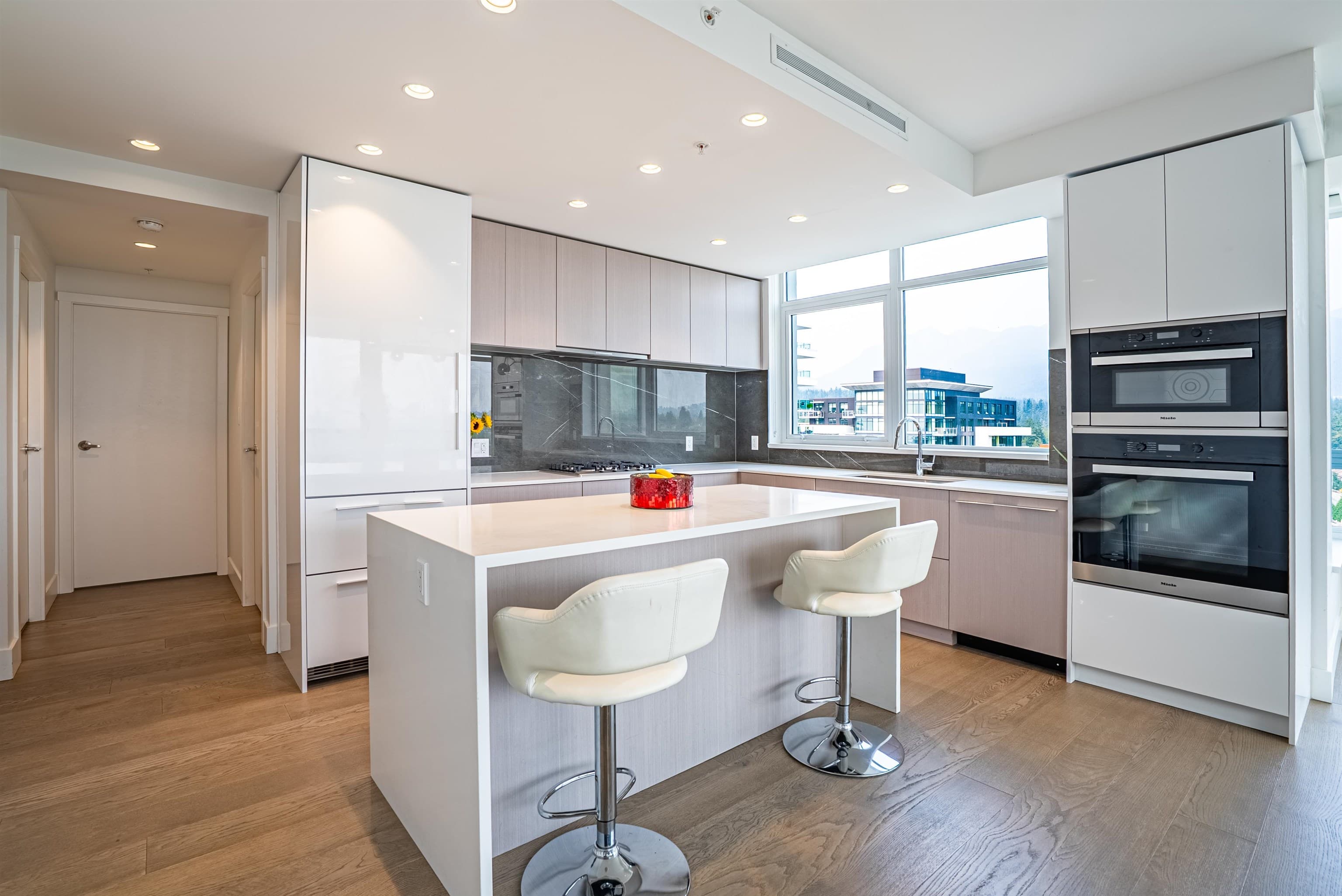 1601 - 1632 Lions Gate Lane, North Vancouver, V7P 0E2 — photo 1