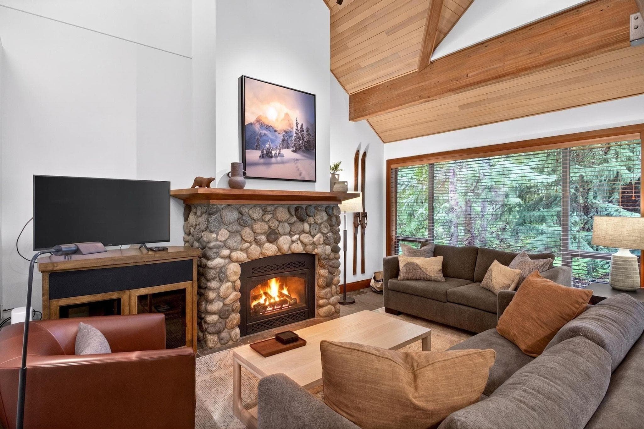 A/B - 4747 Settebello Drive, Whistler, V8E 0Z4 — photo 3