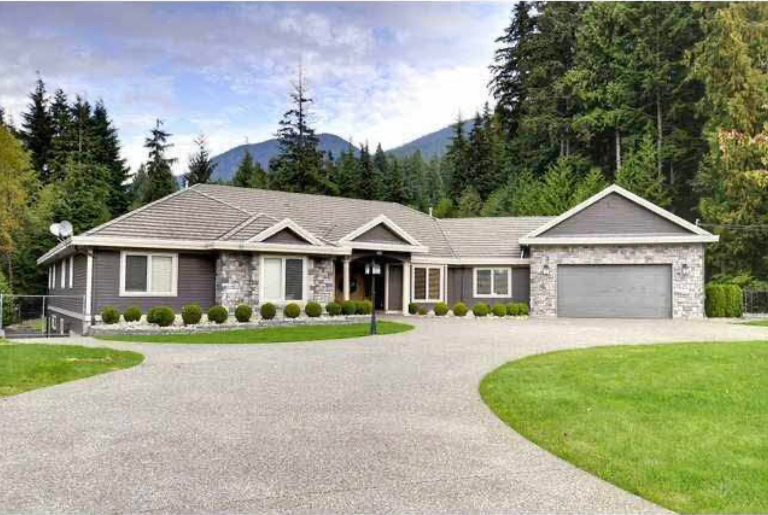815 Spence Way, Anmore, V3H 5H4 — photo 1
