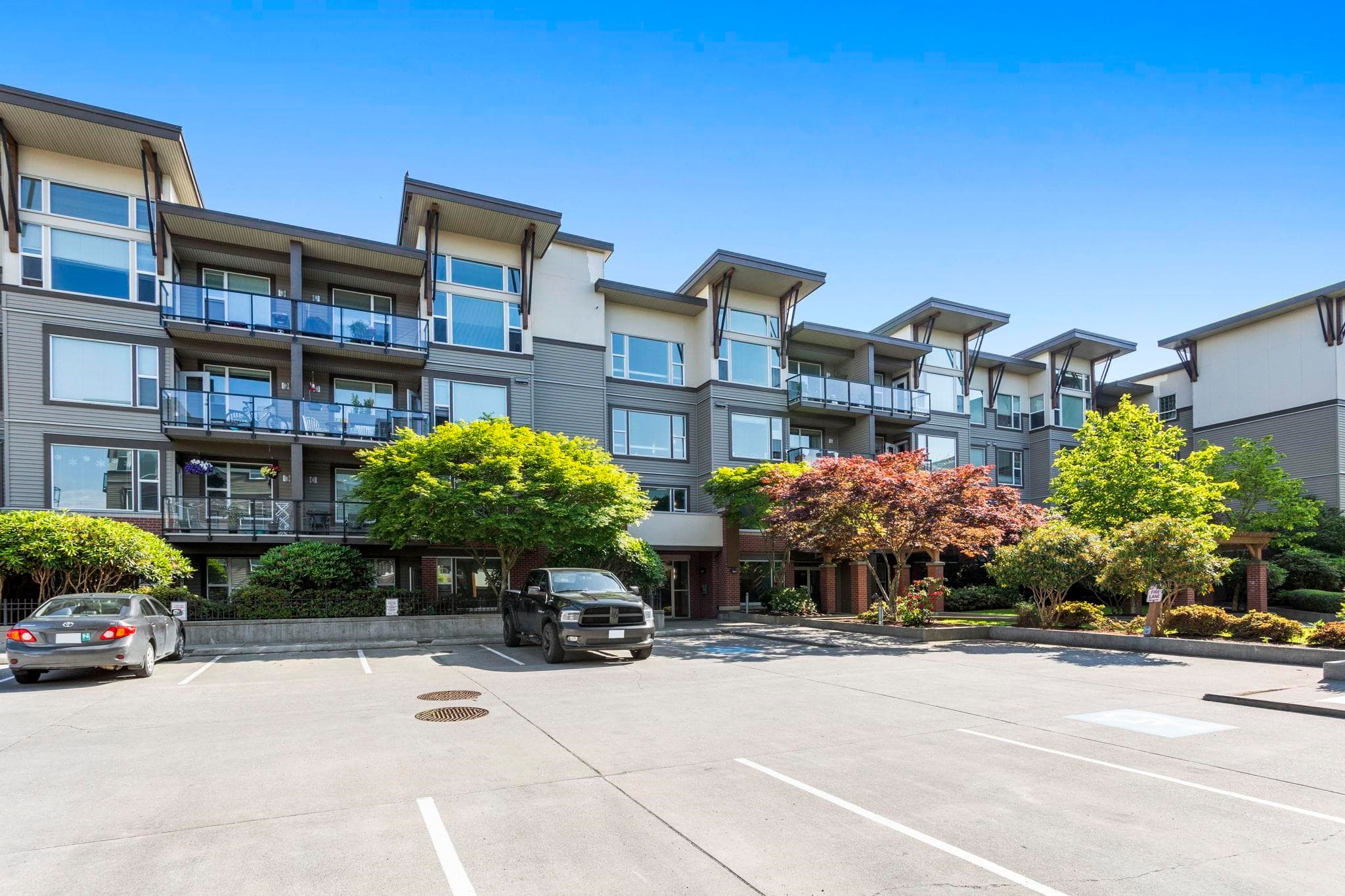 203 - 33539 Holland Avenue, Abbotsford, V2S 0C6 — photo 2