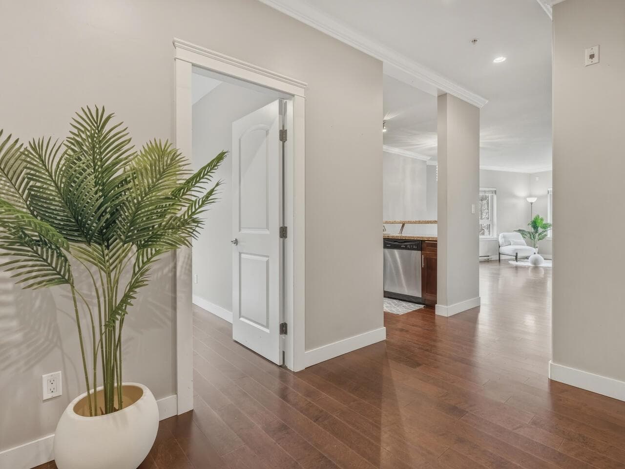 201 - 2664 Kingsway Avenue, Port Coquitlam, V3C 1T8 — photo 4