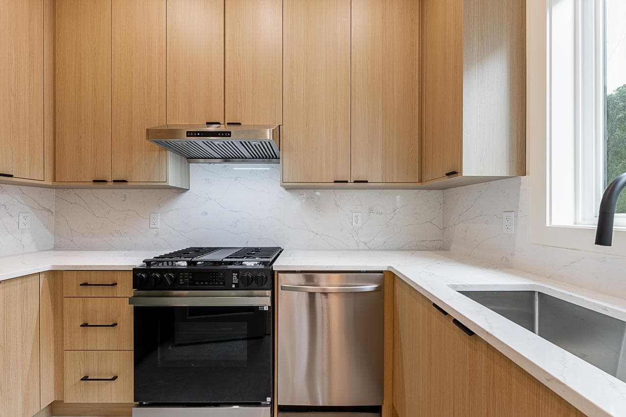 2 - 6554 Charles Street, Burnaby, V5B 2H1 — photo 4
