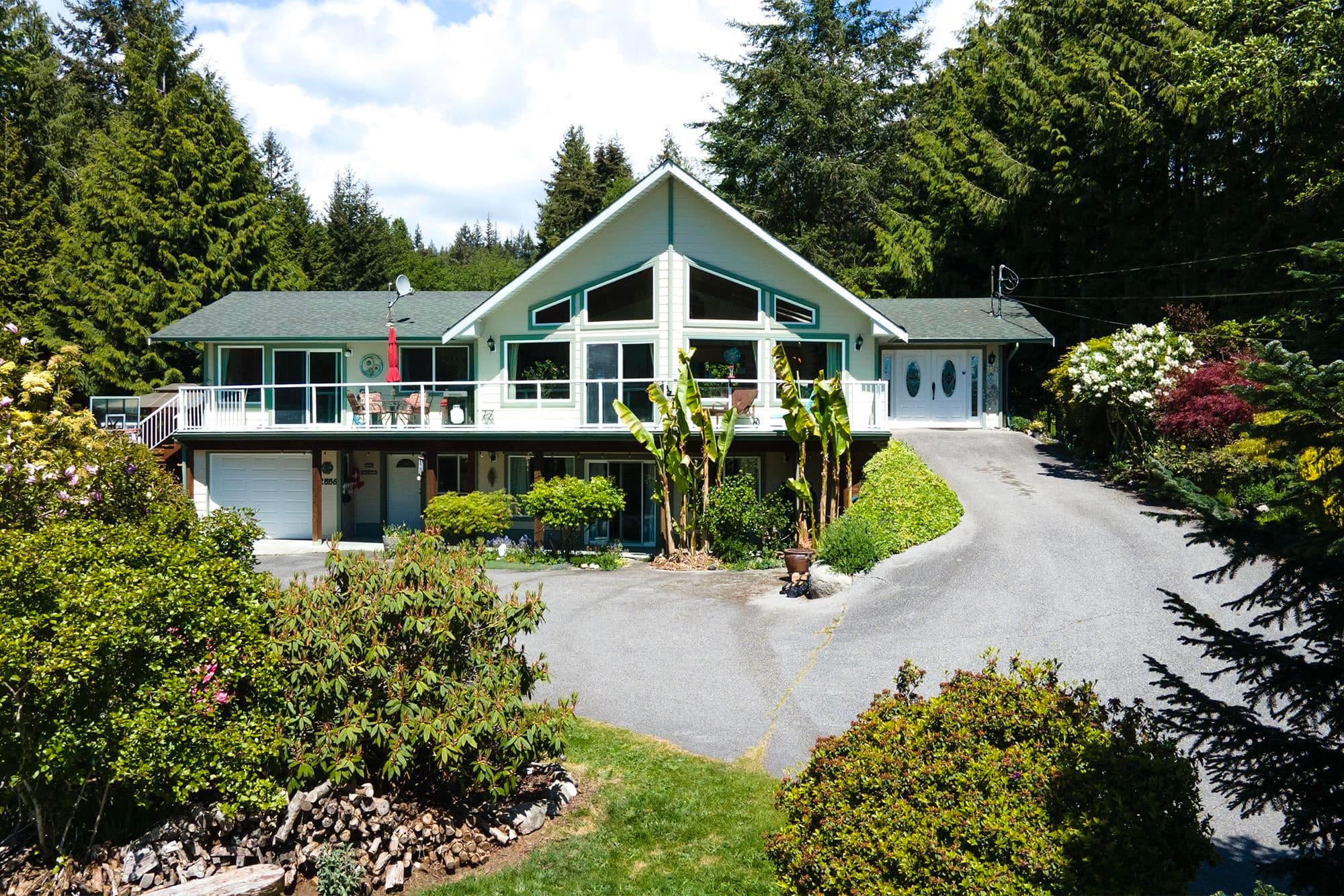 2556 Lower Road, Roberts Creek